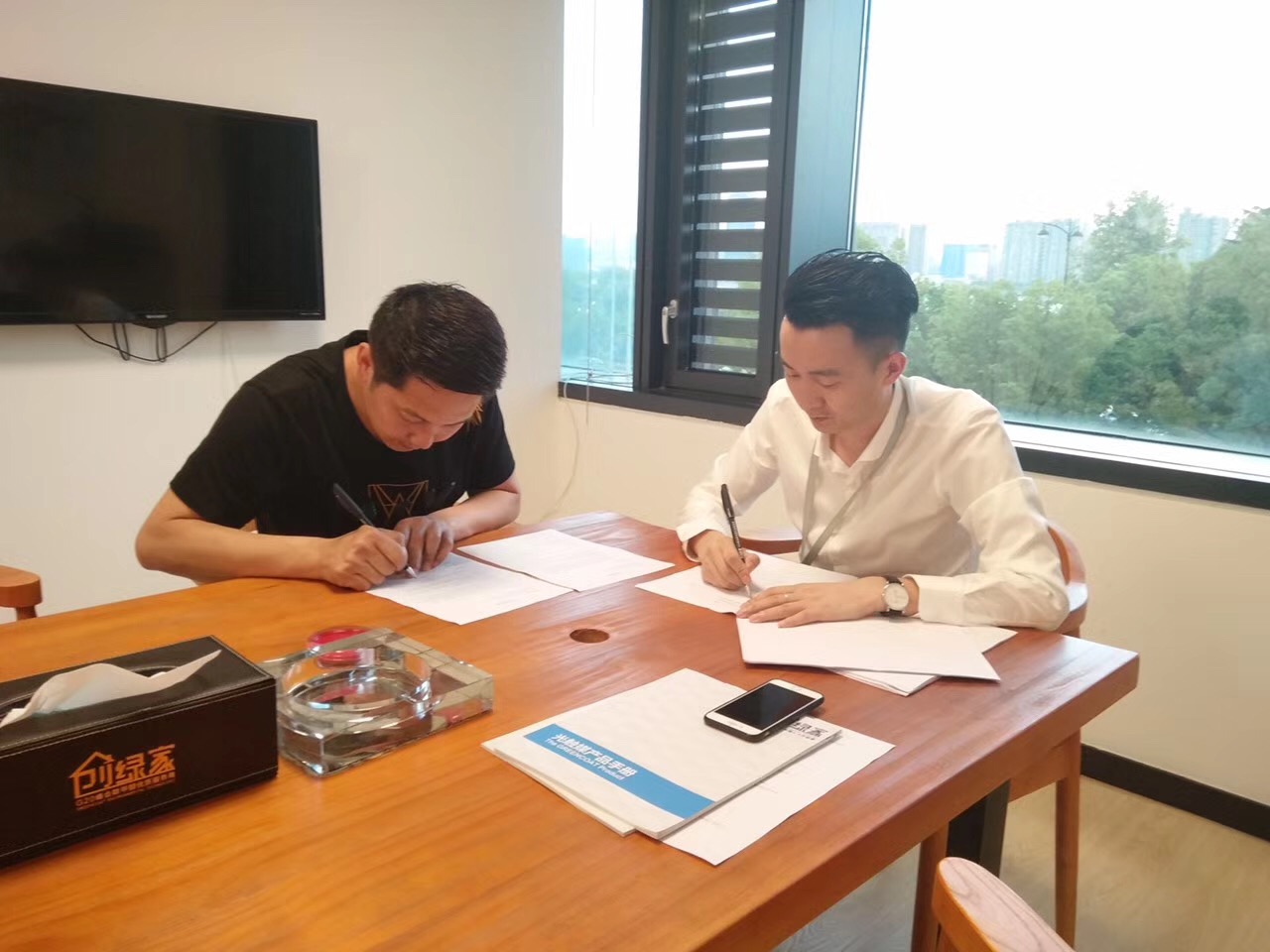 熱烈祝賀成都劉總簽約創(chuàng)綠家！