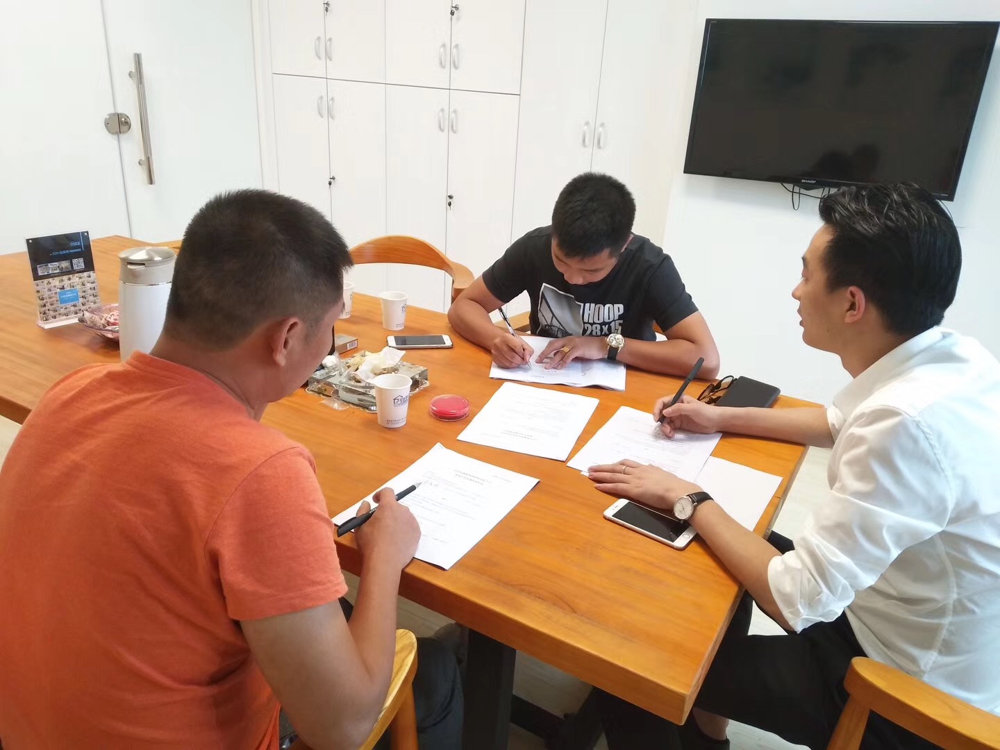 熱烈祝賀佛山高明陳總、李總、彭總簽約創(chuàng)綠家！