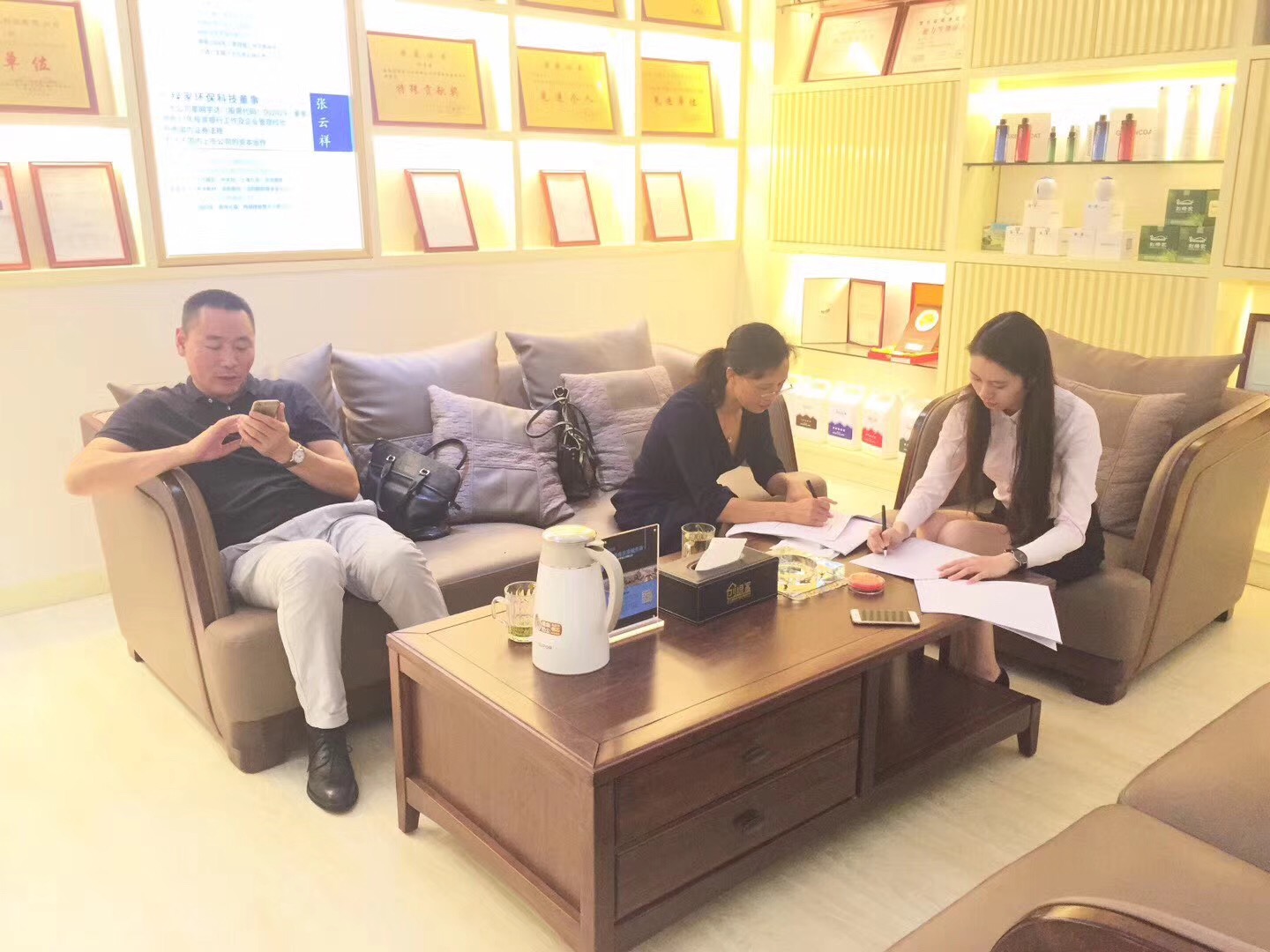 熱烈祝賀荊總簽約創(chuàng)綠家上海市區(qū)級代理！