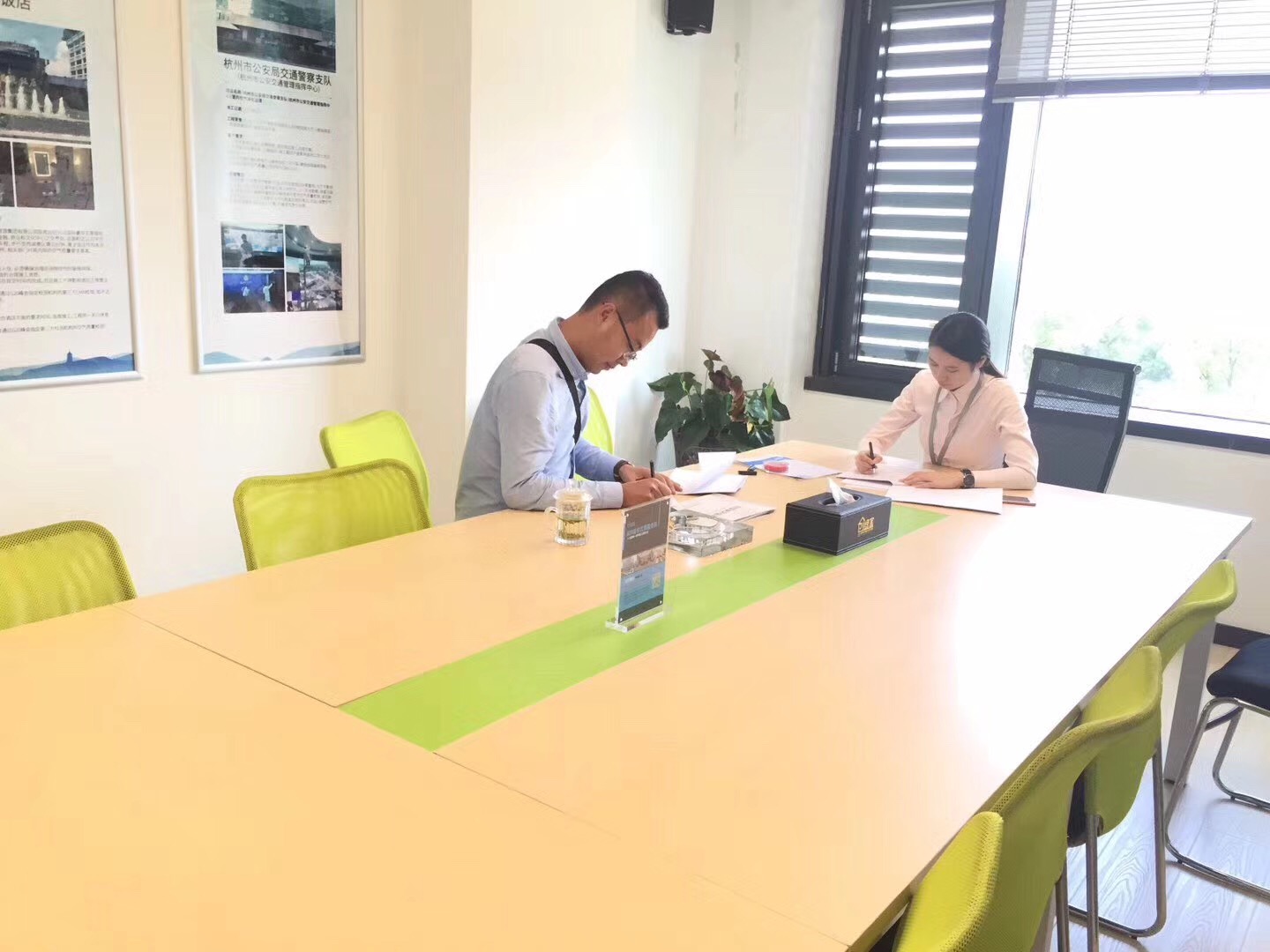 熱烈祝賀趙總簽約創(chuàng)綠家成都市區(qū)級代理！