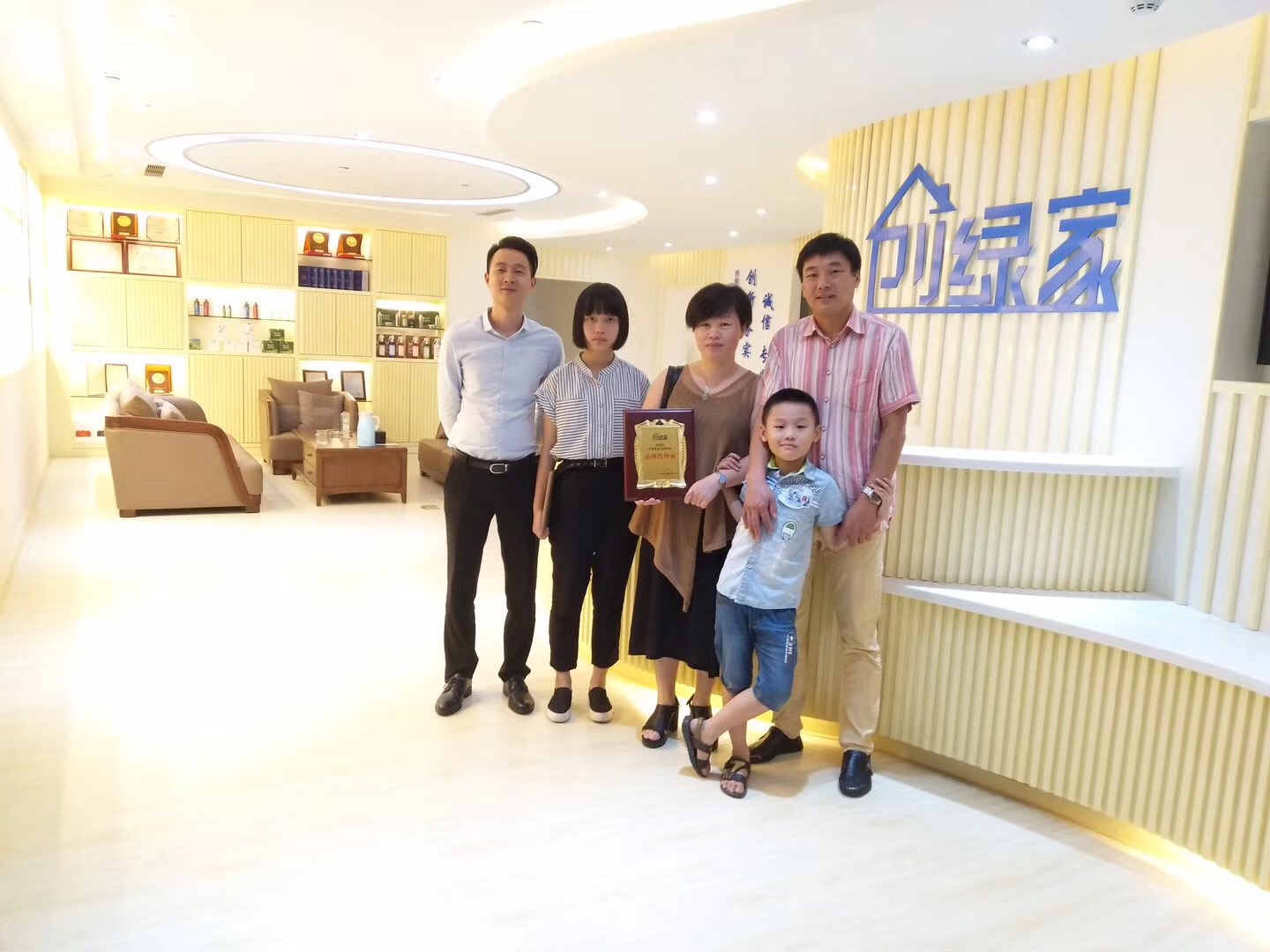 熱烈祝賀張總簽約創(chuàng)綠家泉州市區(qū)級代理！