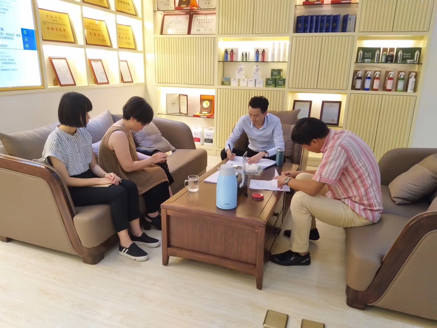 熱烈祝賀張總簽約創(chuàng)綠家泉州市區(qū)級代理！