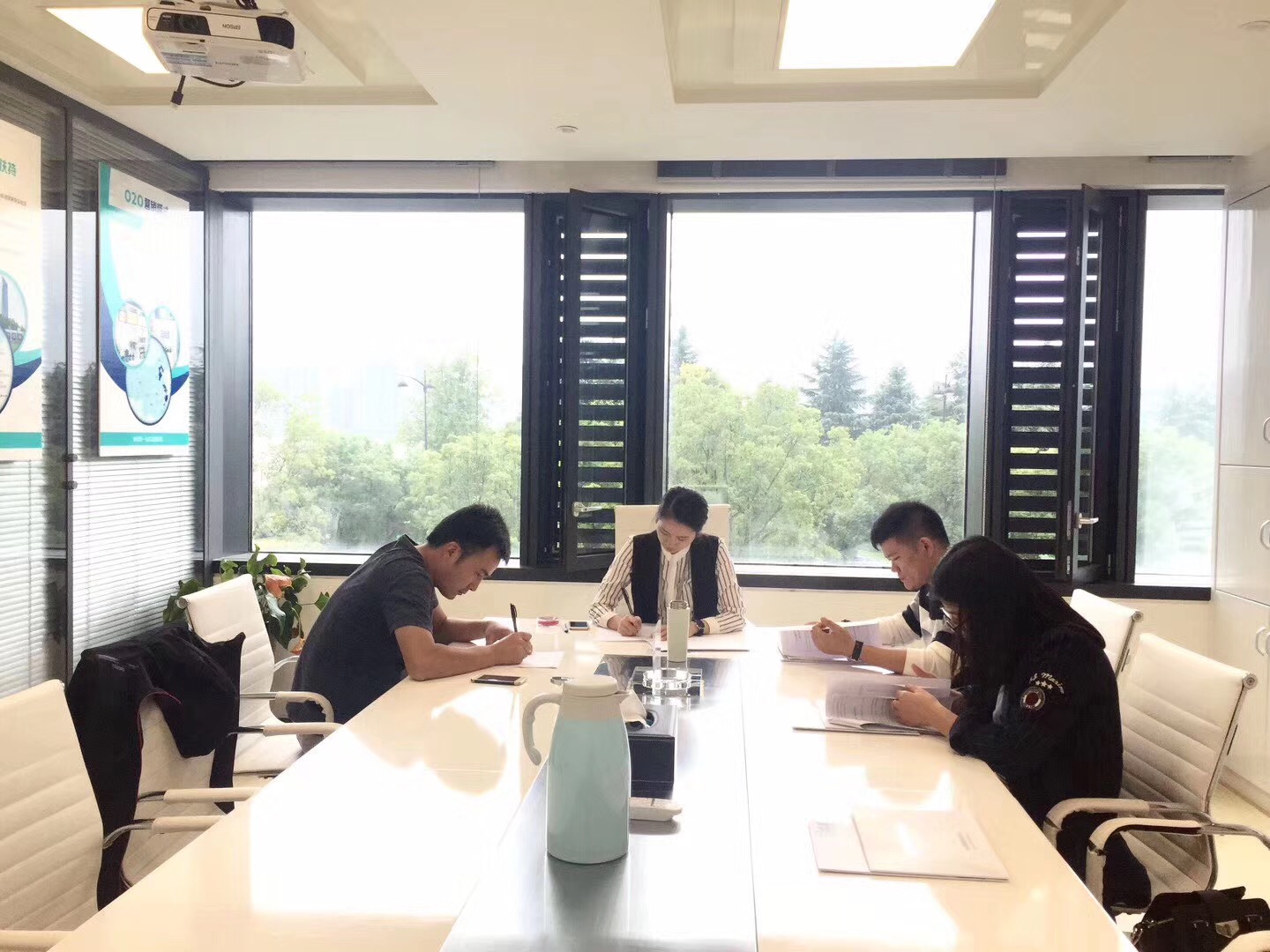 熱烈祝賀余總簽約創(chuàng)綠家江蘇省縣級市代理！