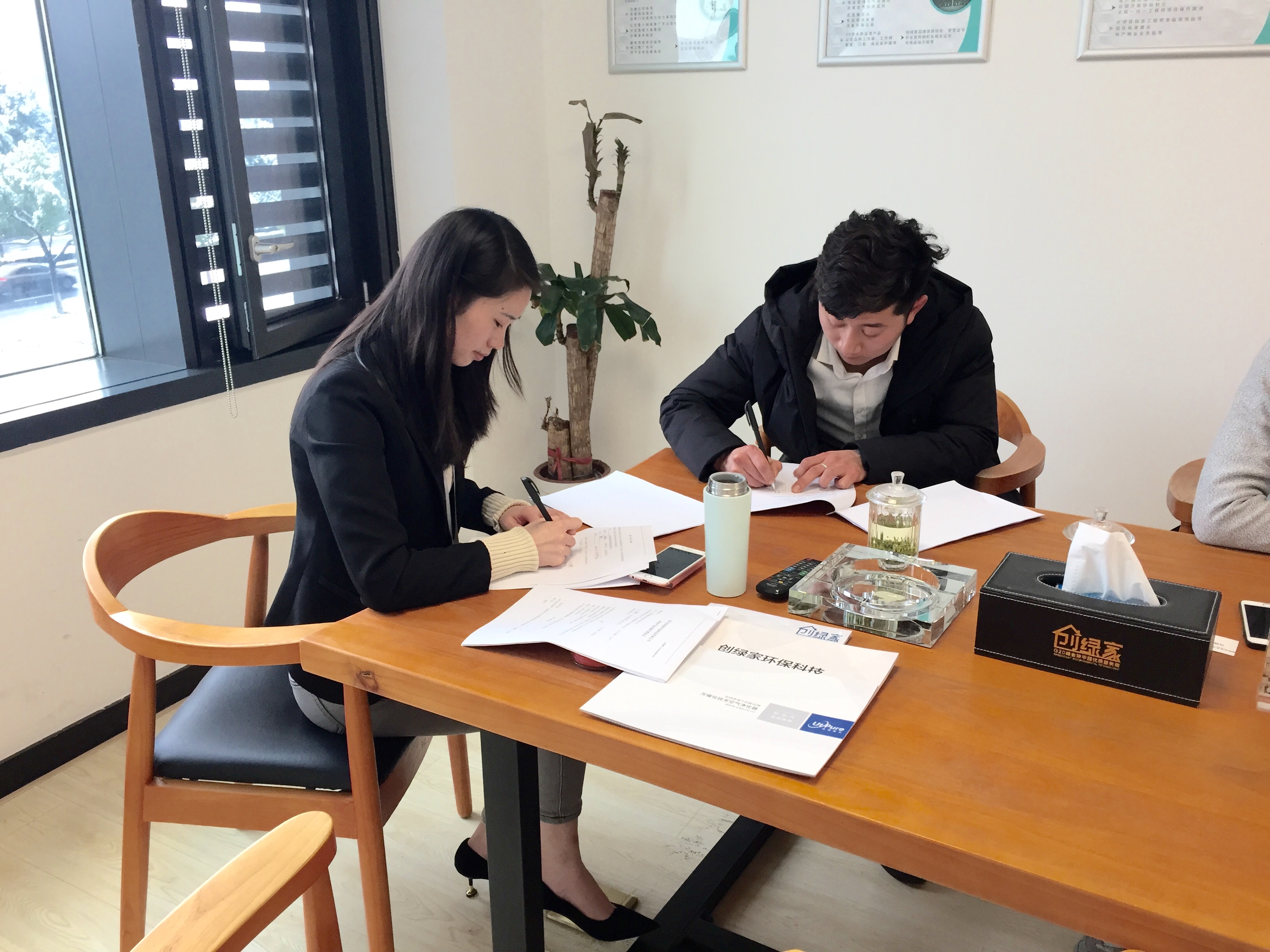 熱烈祝賀鄭總簽約創(chuàng)綠家上海市區(qū)級代理！