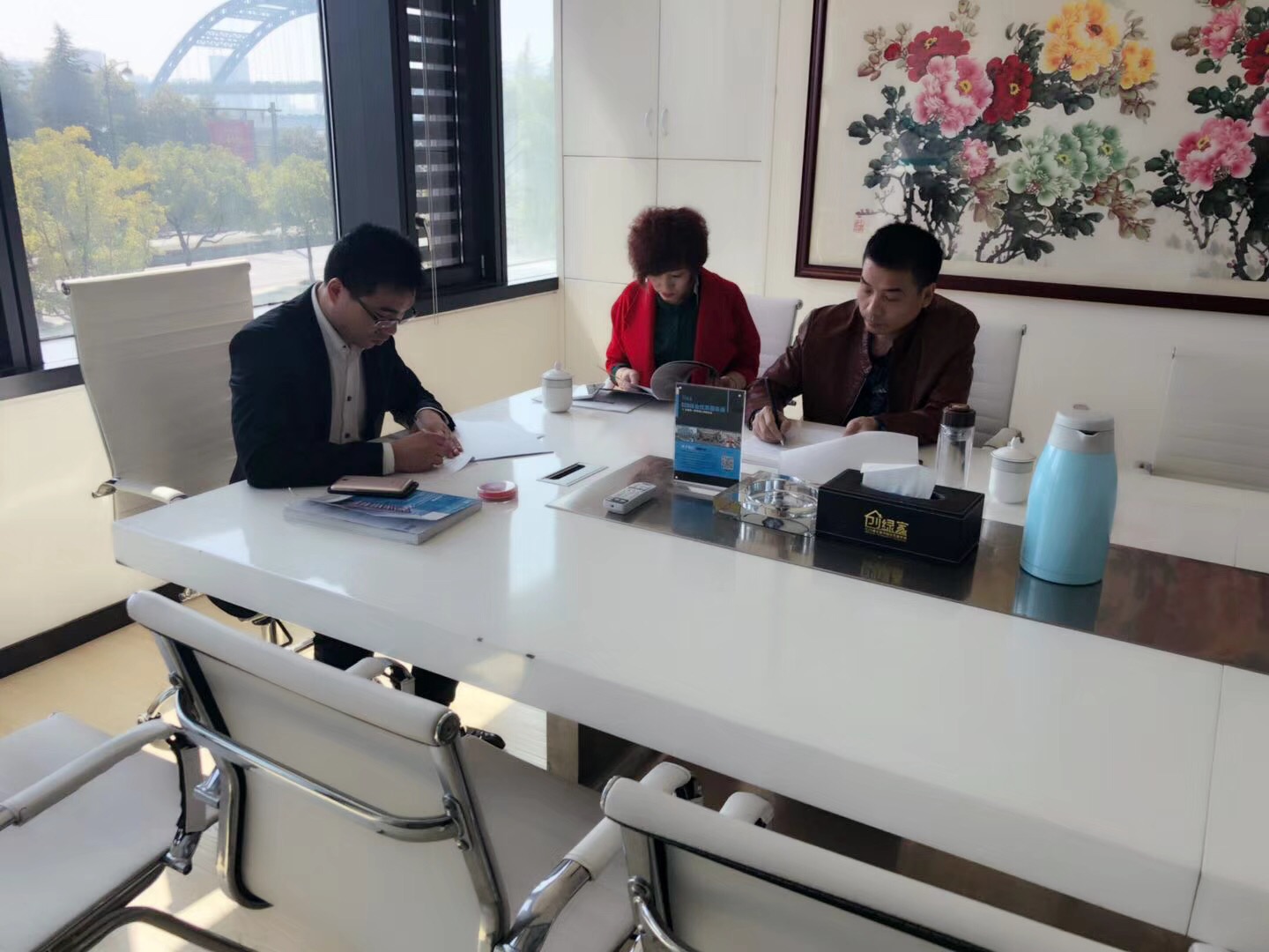 熱烈祝賀陳總夫婦簽約創(chuàng)綠家博爾塔拉蒙古自治州區(qū)級(jí)代理！