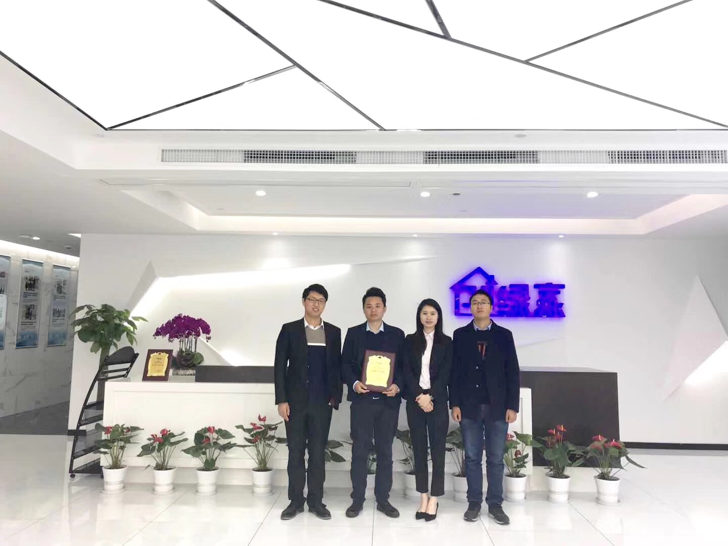 熱烈祝賀陳總、羅總、熊總簽約創(chuàng)綠家成都市區(qū)級(jí)代理！