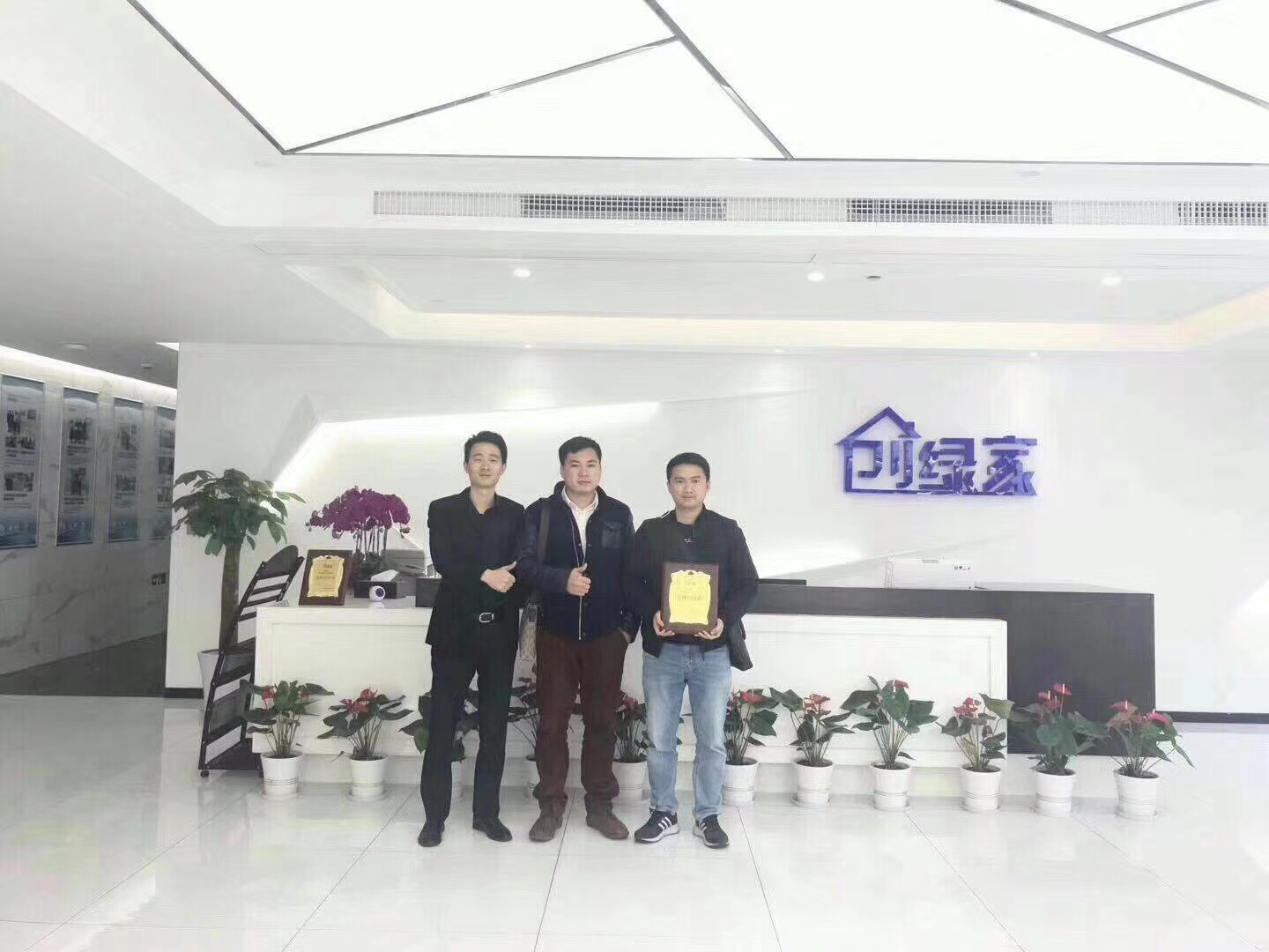 熱烈祝賀莫總、劉總簽約創(chuàng)綠家東莞市區(qū)級代理！