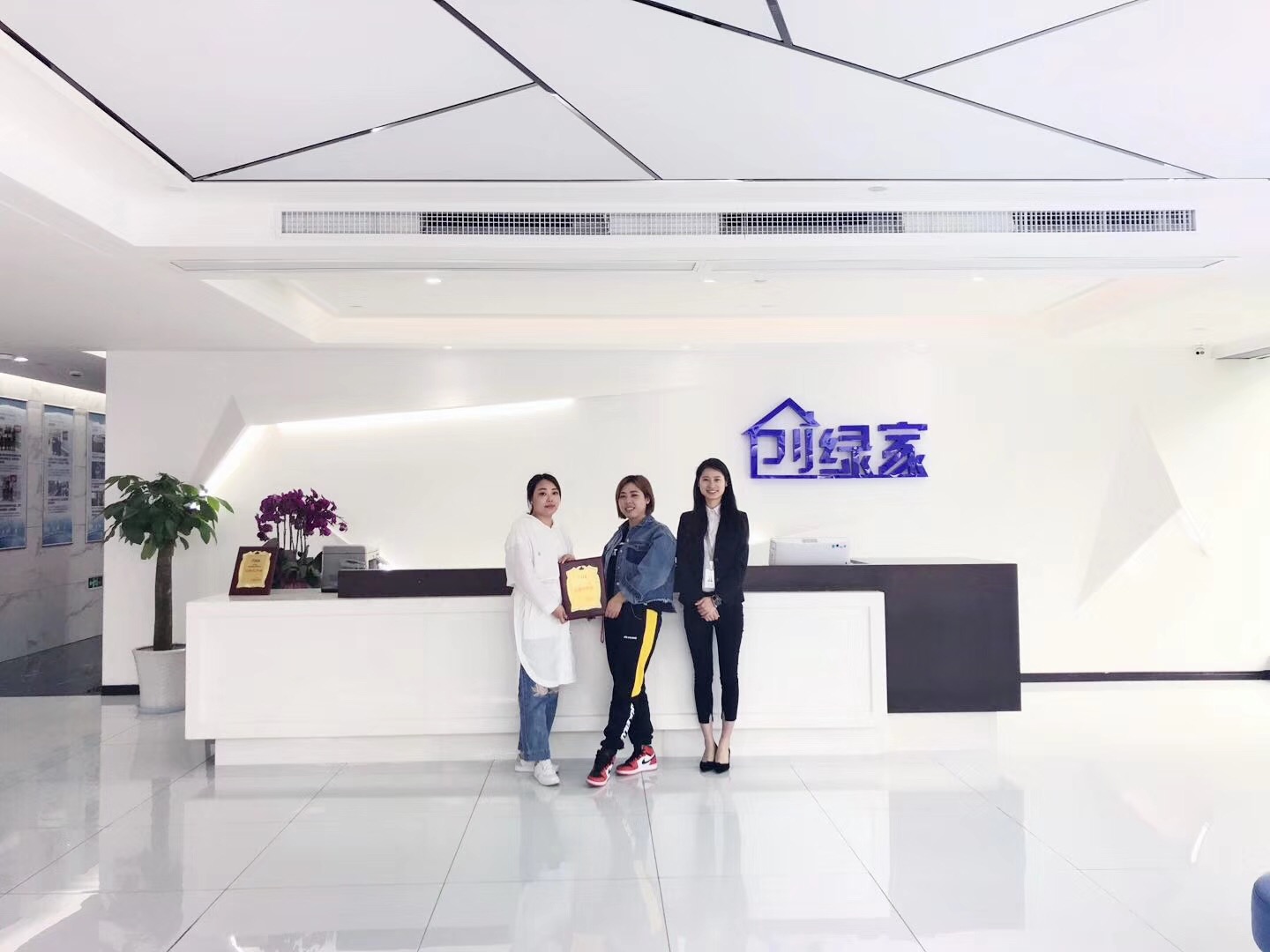 熱烈祝賀劉總姐妹簽約創(chuàng)綠家撫州市縣級代理！