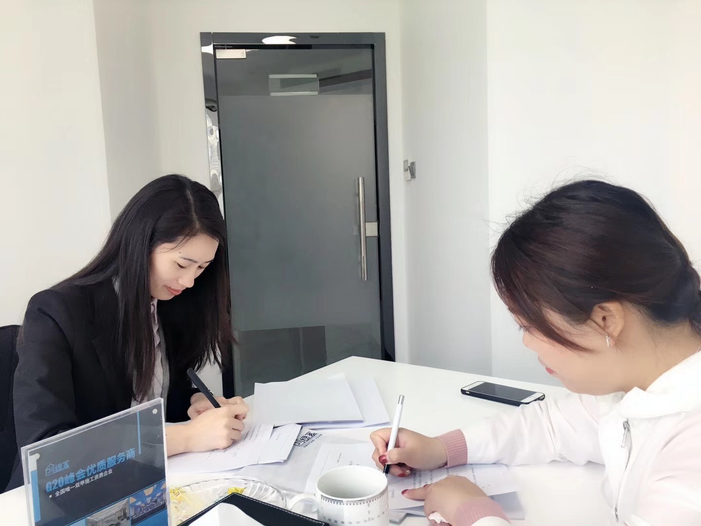 熱烈祝賀劉總姐妹簽約創(chuàng)綠家福州市區(qū)級(jí)代理！