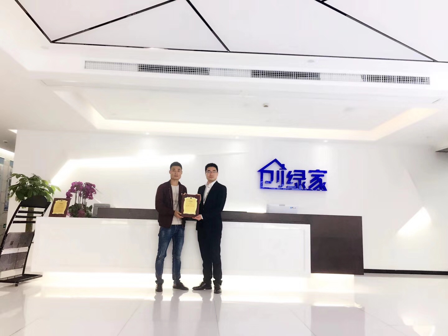 熱烈祝賀吳總簽約創(chuàng)綠家婁底市區(qū)級代理！