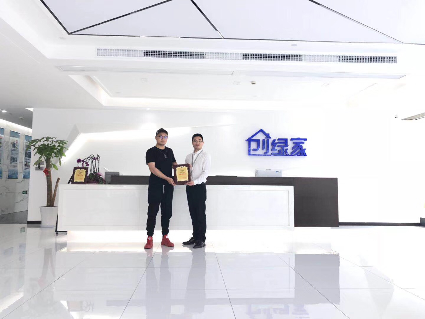 熱烈祝賀潘總簽約創(chuàng)綠家臺州市區(qū)級代理！