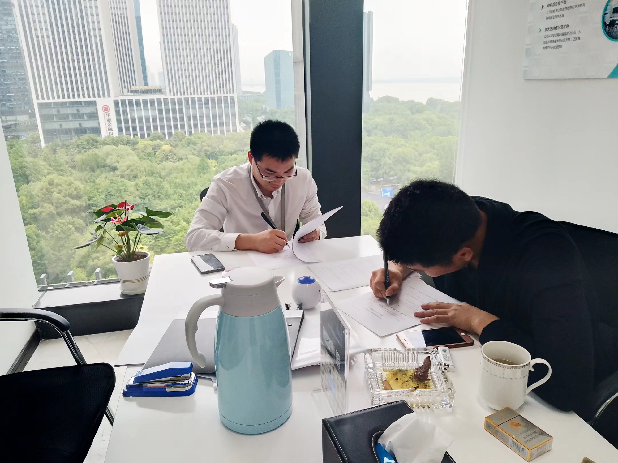 熱烈祝賀孫總、蘇總簽約創(chuàng)綠家桂林市區(qū)級(jí)代理！