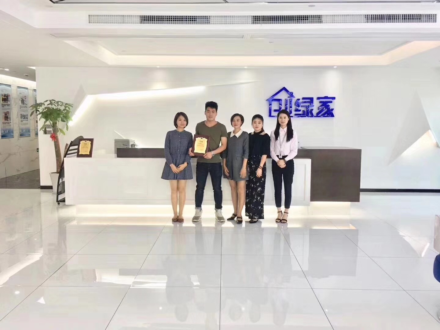 熱烈祝賀譚總團(tuán)隊(duì)簽約創(chuàng)綠家深圳市區(qū)級代理！