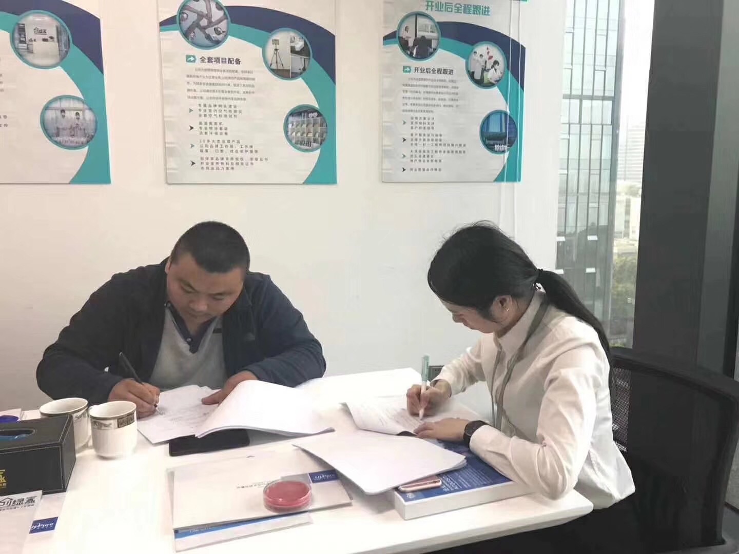 熱烈祝賀米總一家簽約創(chuàng)綠家泰安市區(qū)級(jí)代理！