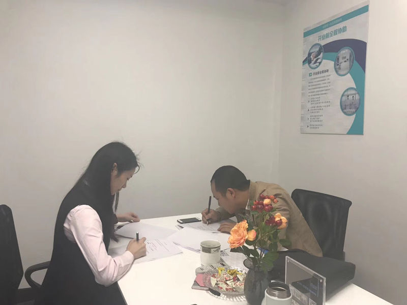 熱烈祝賀胡總簽約創(chuàng)綠家武漢市區(qū)級代理！