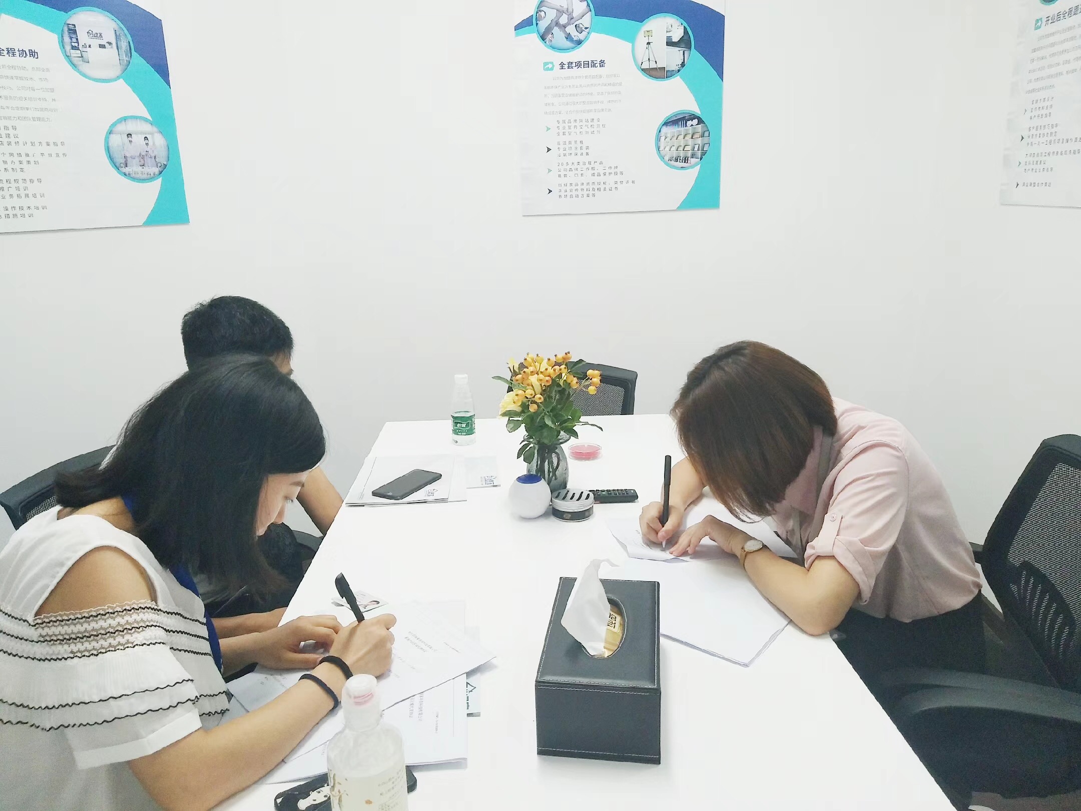 熱烈祝賀段總夫婦簽約創(chuàng)綠家宜昌市區(qū)級(jí)代理！