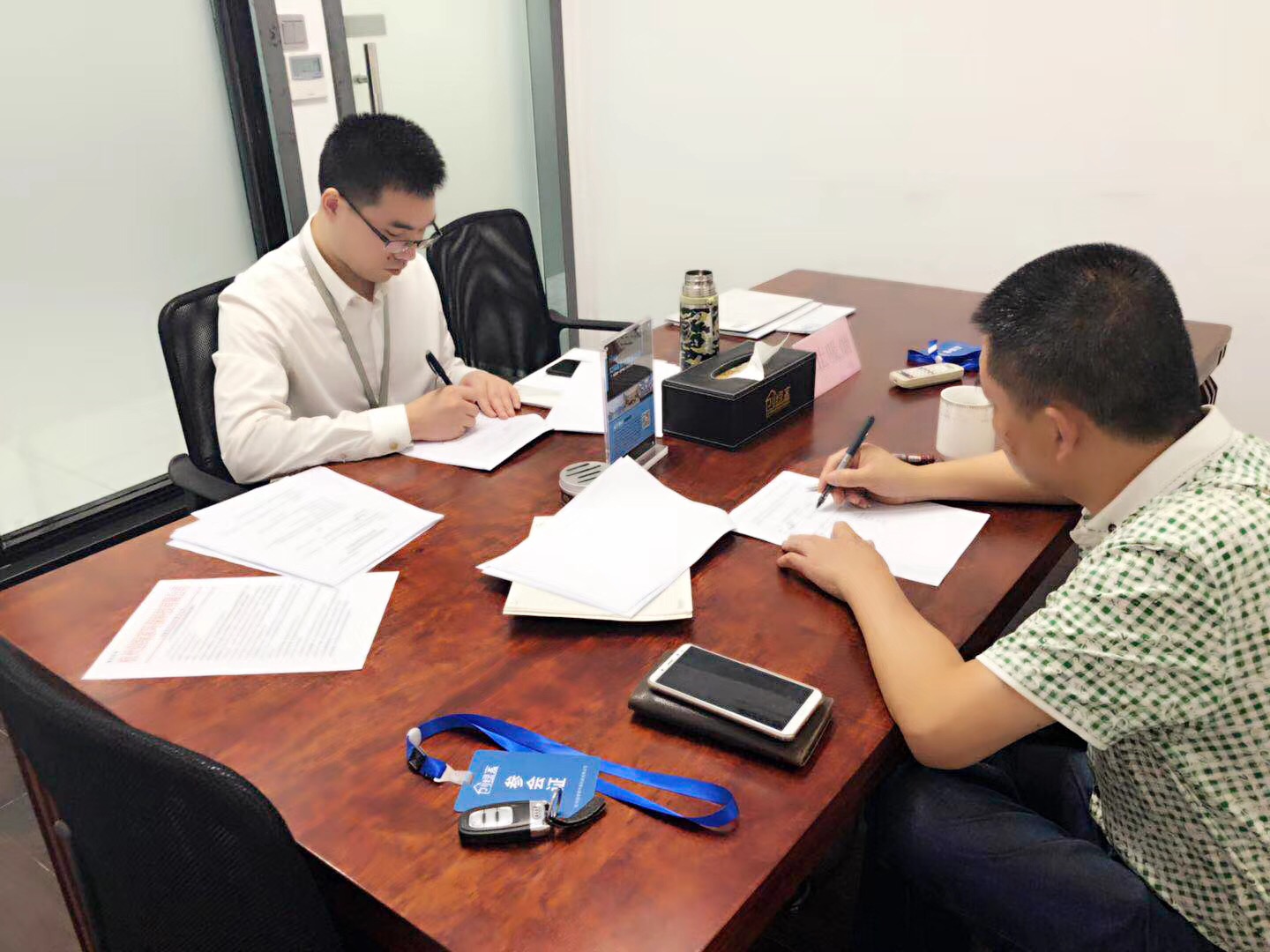 熱烈祝賀鄧總簽約創(chuàng)綠家成都市區(qū)級代理！