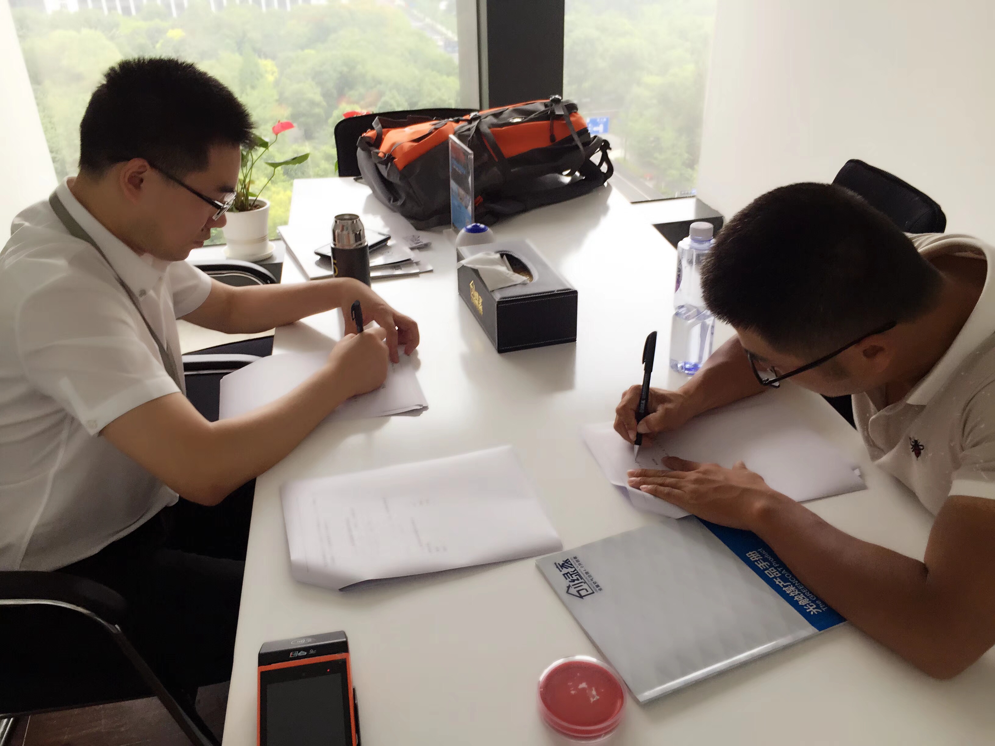 熱烈祝賀代總簽約創(chuàng)綠家南充市區(qū)級代理！