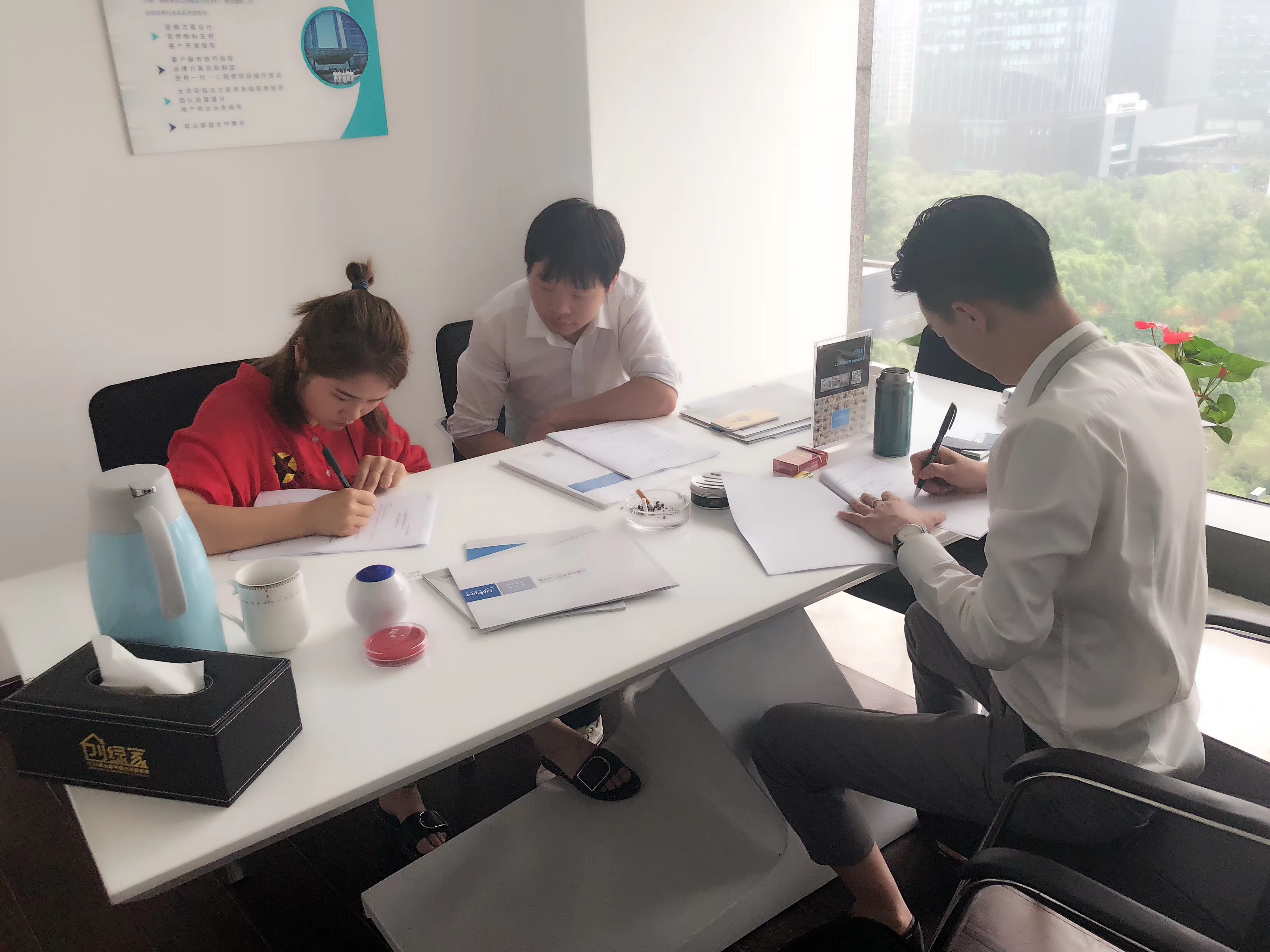 熱烈祝賀吳總團(tuán)隊簽約創(chuàng)綠家成都市區(qū)級代理！