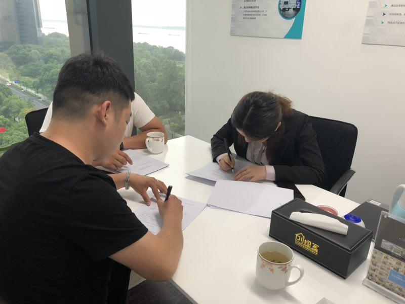 熱烈祝賀于總、沙總簽約創(chuàng)綠家阜陽市區(qū)級(jí)代理！