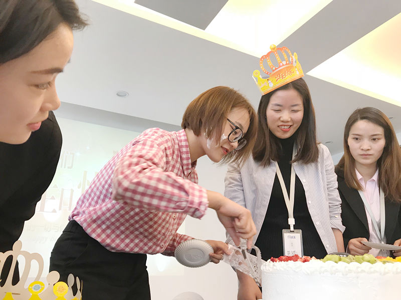 【4月生日會(huì)】業(yè)務(wù)很硬核，而我們只是甜美小公舉