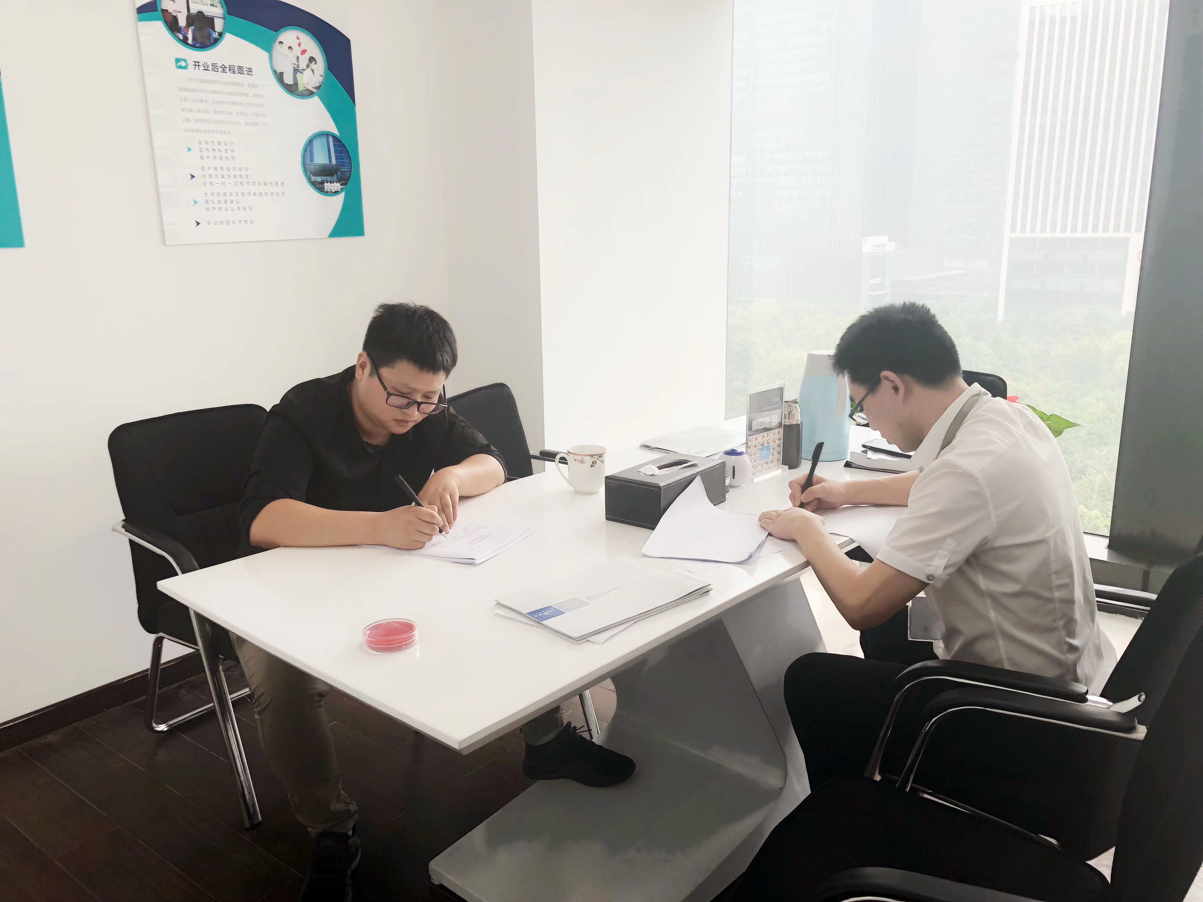 熱烈祝賀張總簽約創(chuàng)綠家除甲醛常州市區(qū)級加盟代理！