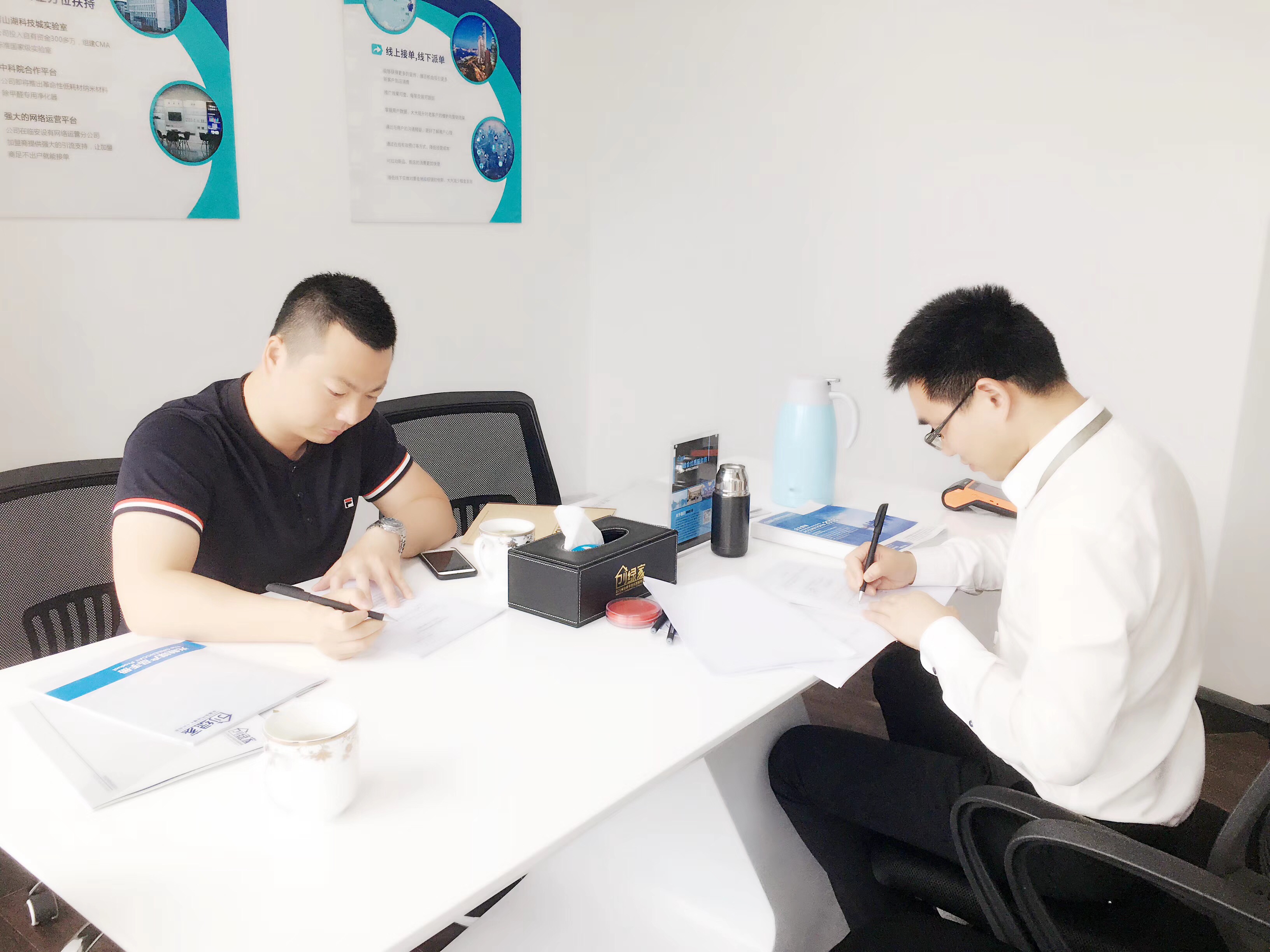 熱烈祝賀馬總夫婦簽約創(chuàng)綠家揚州市區(qū)級代理！