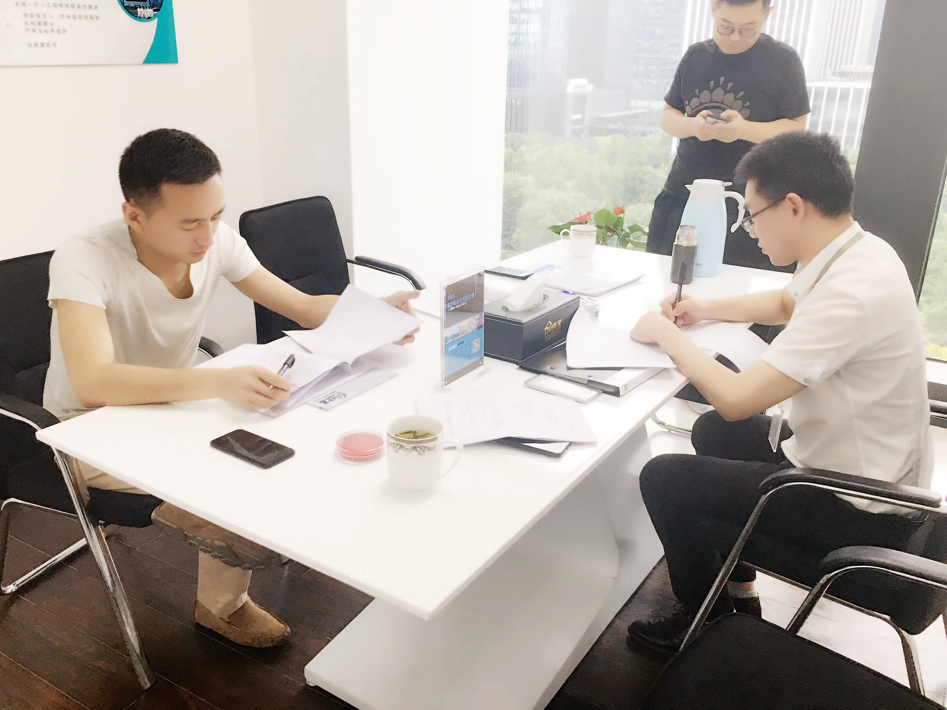 熱烈祝賀胡總團隊簽約創(chuàng)綠家眉山市區(qū)級代理！