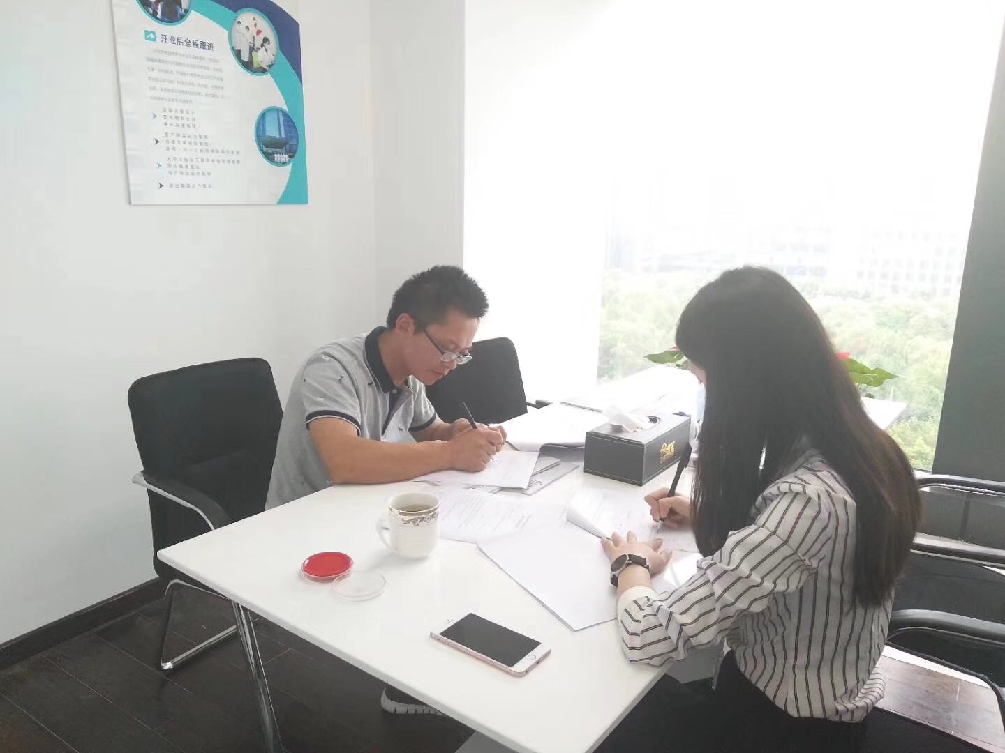 熱烈祝賀嚴(yán)總簽約創(chuàng)綠家南通市區(qū)級(jí)代理！