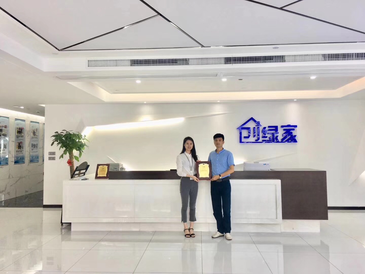 熱烈祝賀孫總簽約創(chuàng)綠家鎮(zhèn)江市區(qū)級(jí)代理！