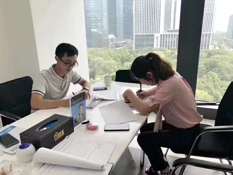 熱烈祝賀周總簽約創(chuàng)綠家重慶市區(qū)級(jí)代理！