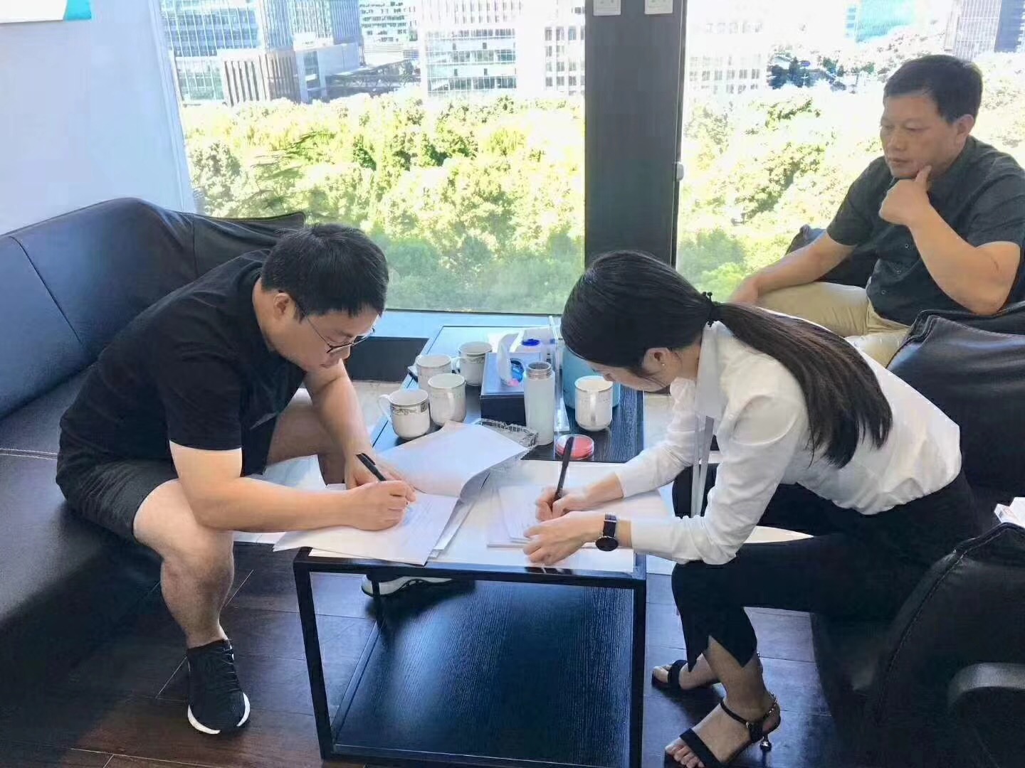 熱烈祝賀王總一家簽約創(chuàng)綠家江蘇省縣級市代理！