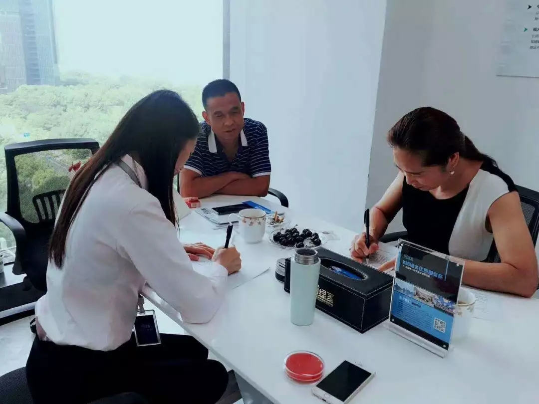 熱烈祝賀李總簽約創(chuàng)綠家河南省區(qū)級代理！