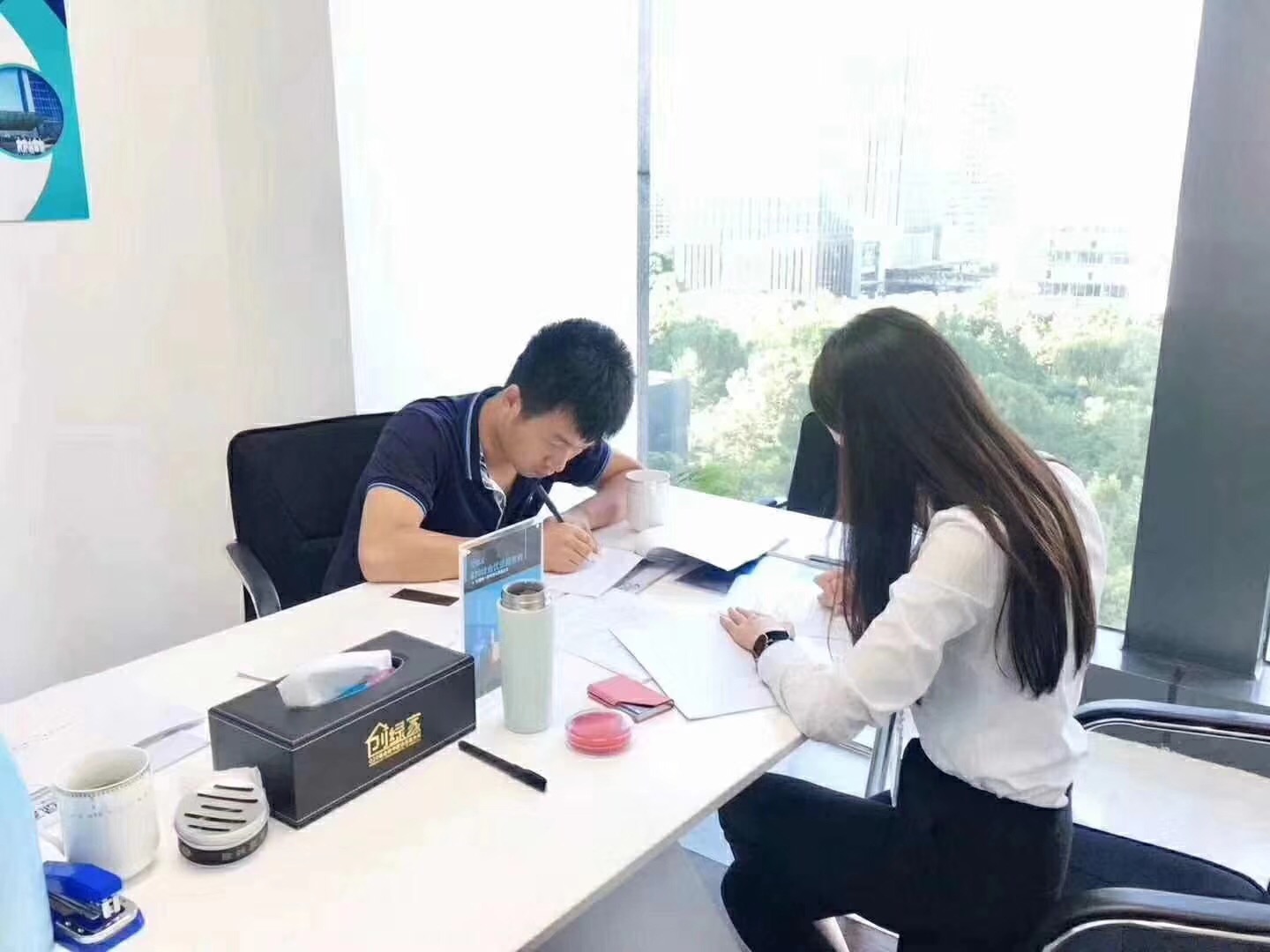 熱烈祝賀馮總、毛總簽約創(chuàng)綠家江蘇省縣級市代理！