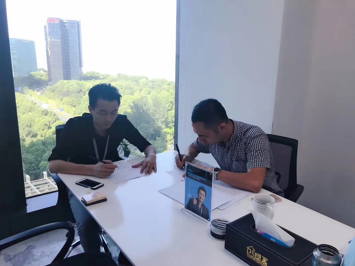 熱烈祝賀馮總簽約創(chuàng)綠家陽江市區(qū)級(jí)市代理！