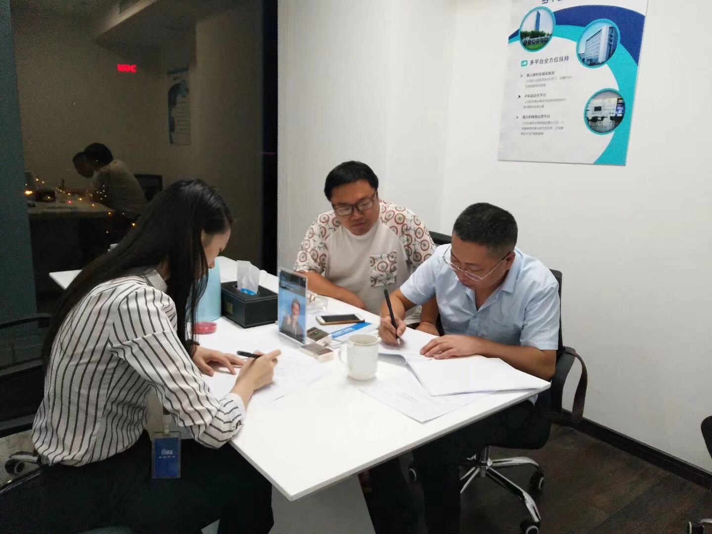 熱烈祝賀唐總、蔡總簽約創(chuàng)綠家邵陽(yáng)市區(qū)級(jí)代理！