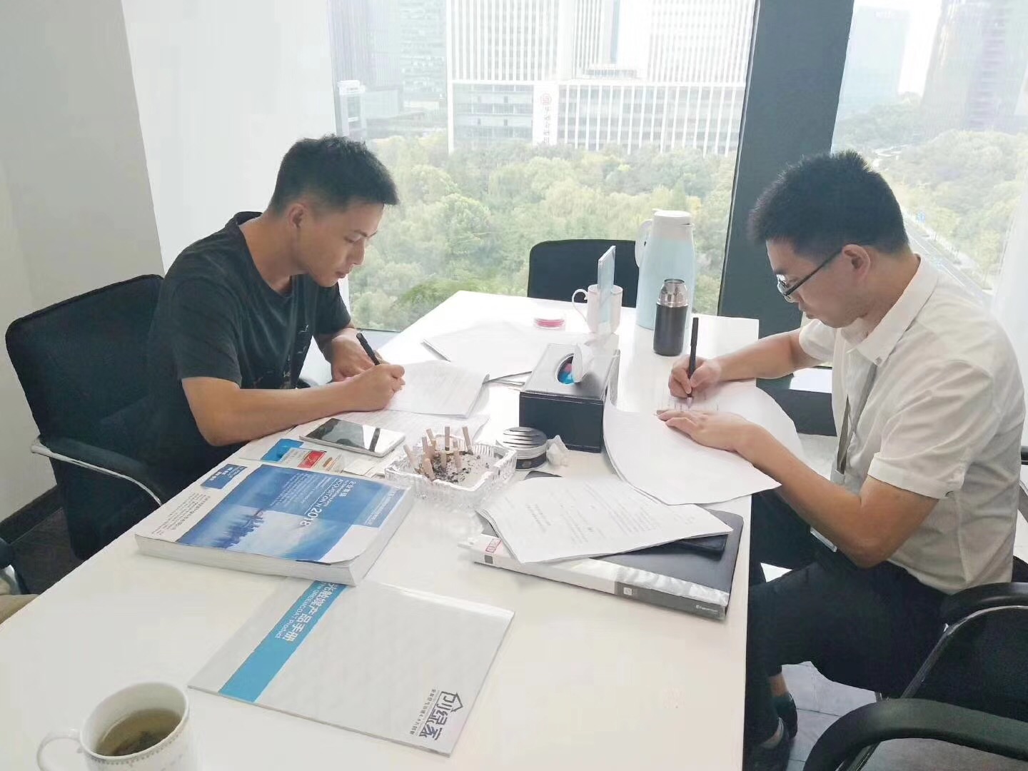 熱烈祝賀李總、解總簽約創(chuàng)綠家漢中市縣級代理！