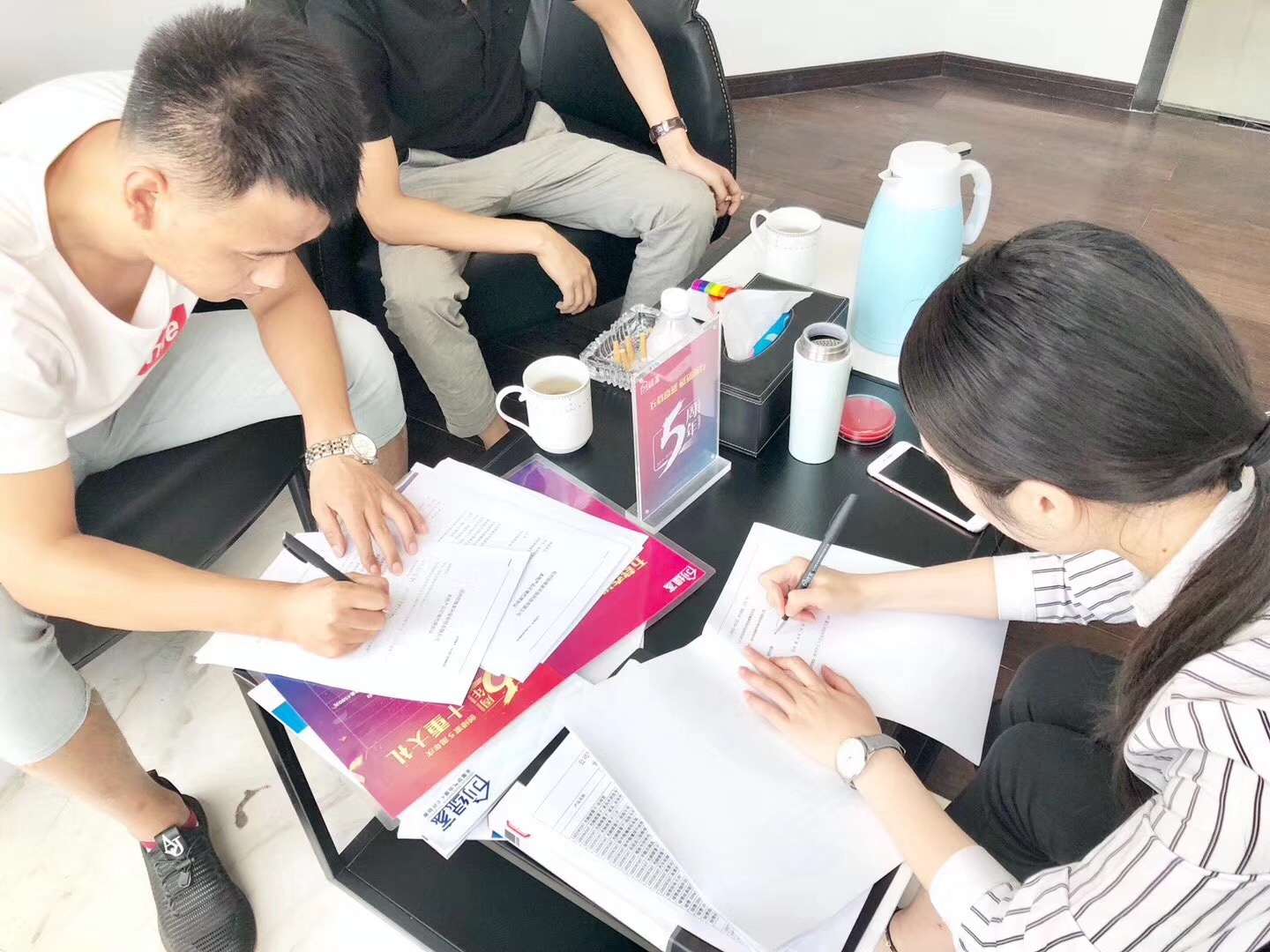 熱烈祝賀孫總、高總簽約創(chuàng)綠家西安市區(qū)級(jí)代理！