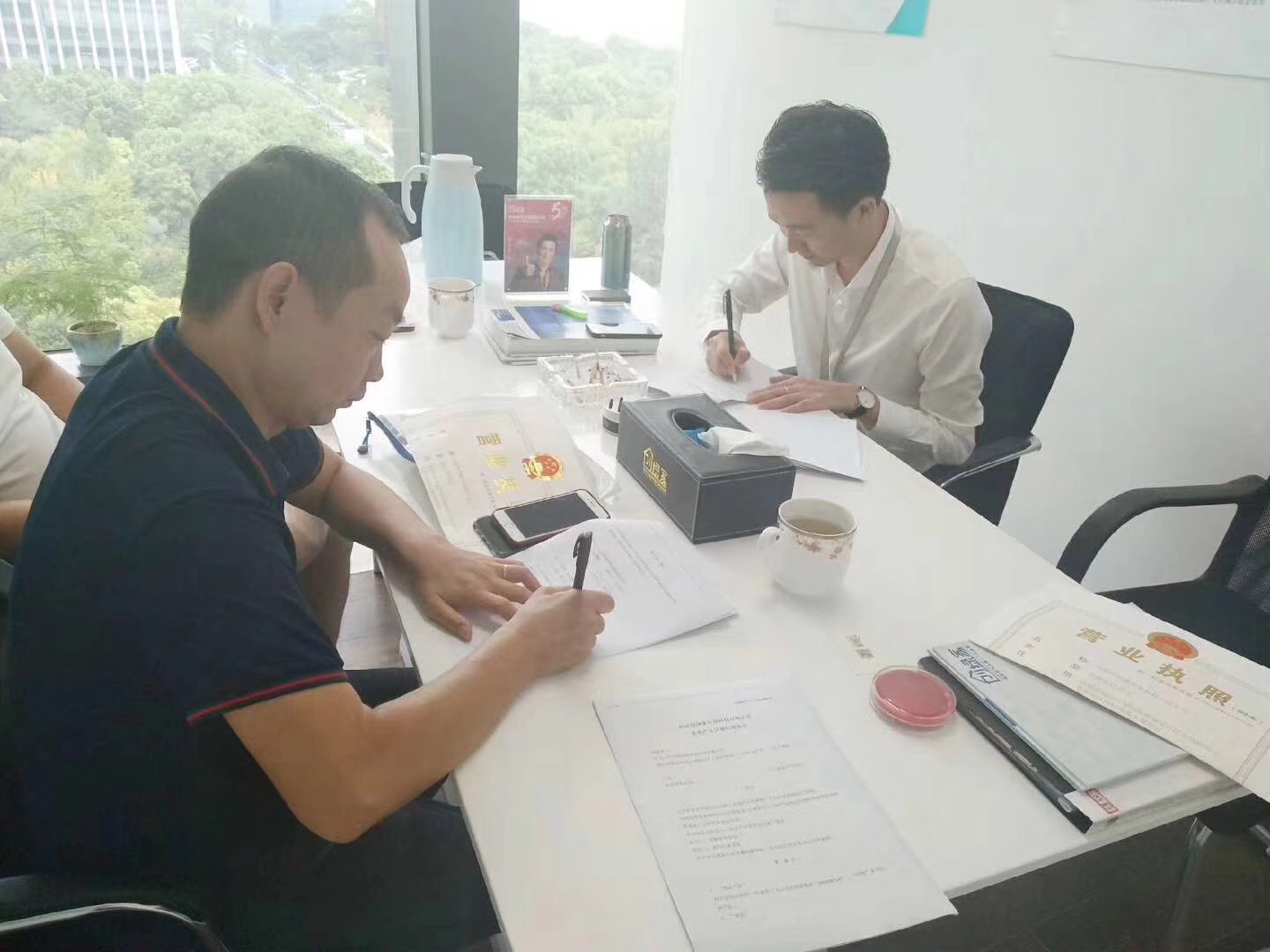 熱烈祝賀唐總兄弟簽約創(chuàng)綠家深圳市區(qū)級代理！