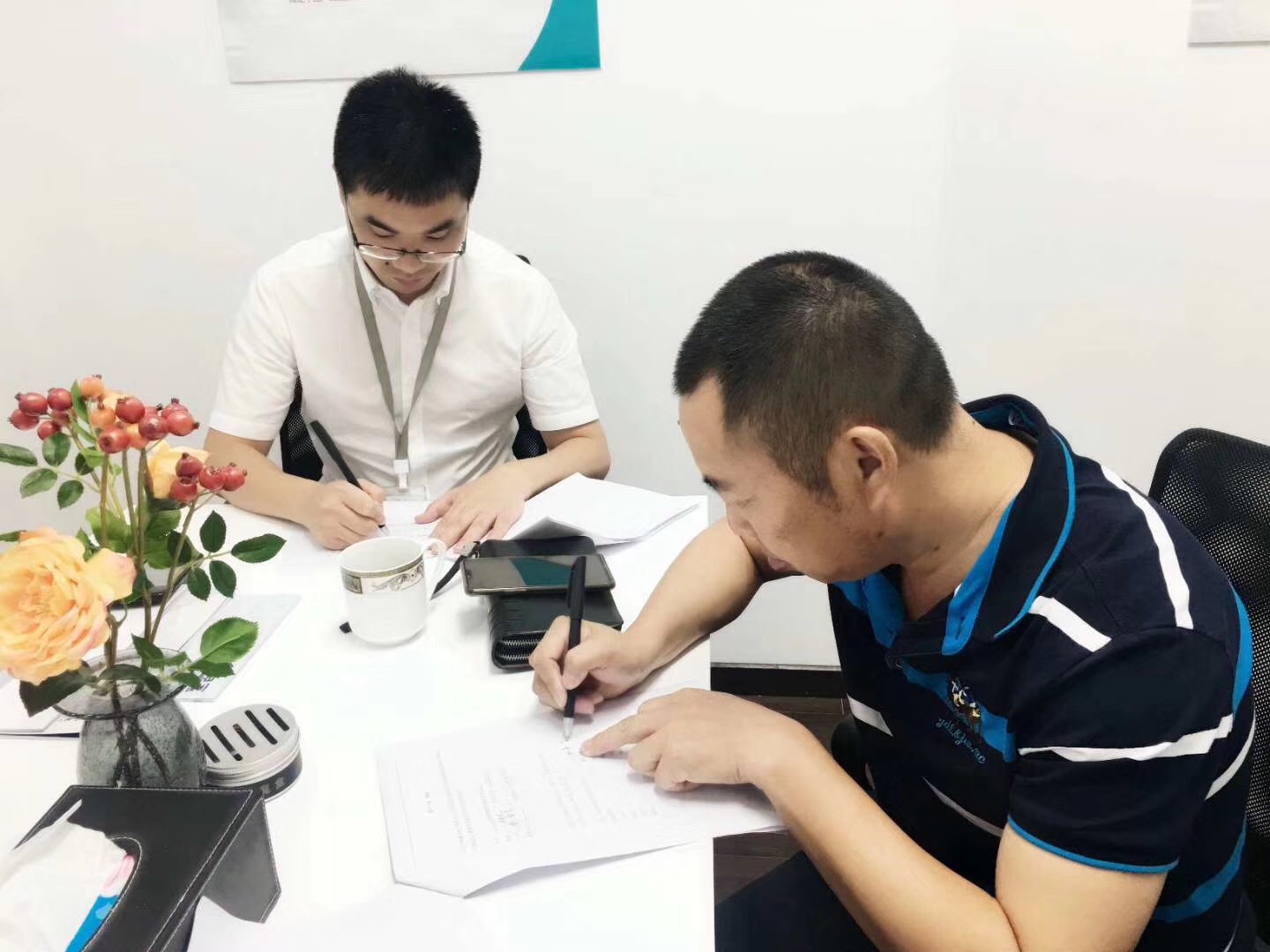 熱烈祝賀杜總、應(yīng)總簽約創(chuàng)綠家鎮(zhèn)江市縣級代理！