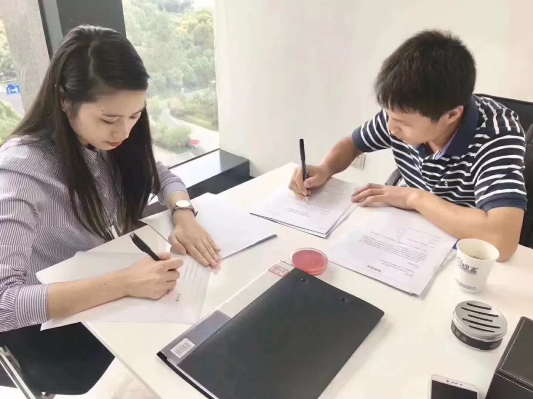 熱烈祝賀吳總簽約創(chuàng)綠家瀘州市縣級代理！