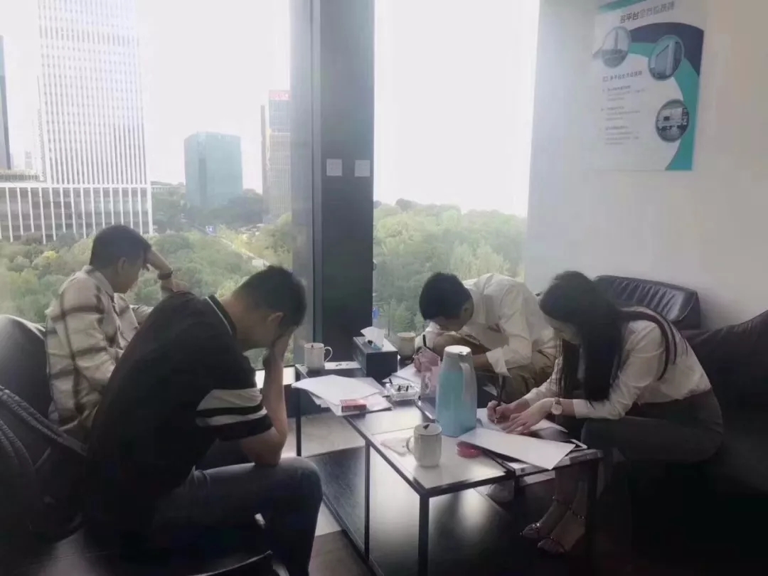 熱烈祝賀馮總、李總、龔總簽約創(chuàng)綠家清遠(yuǎn)市區(qū)級代理！