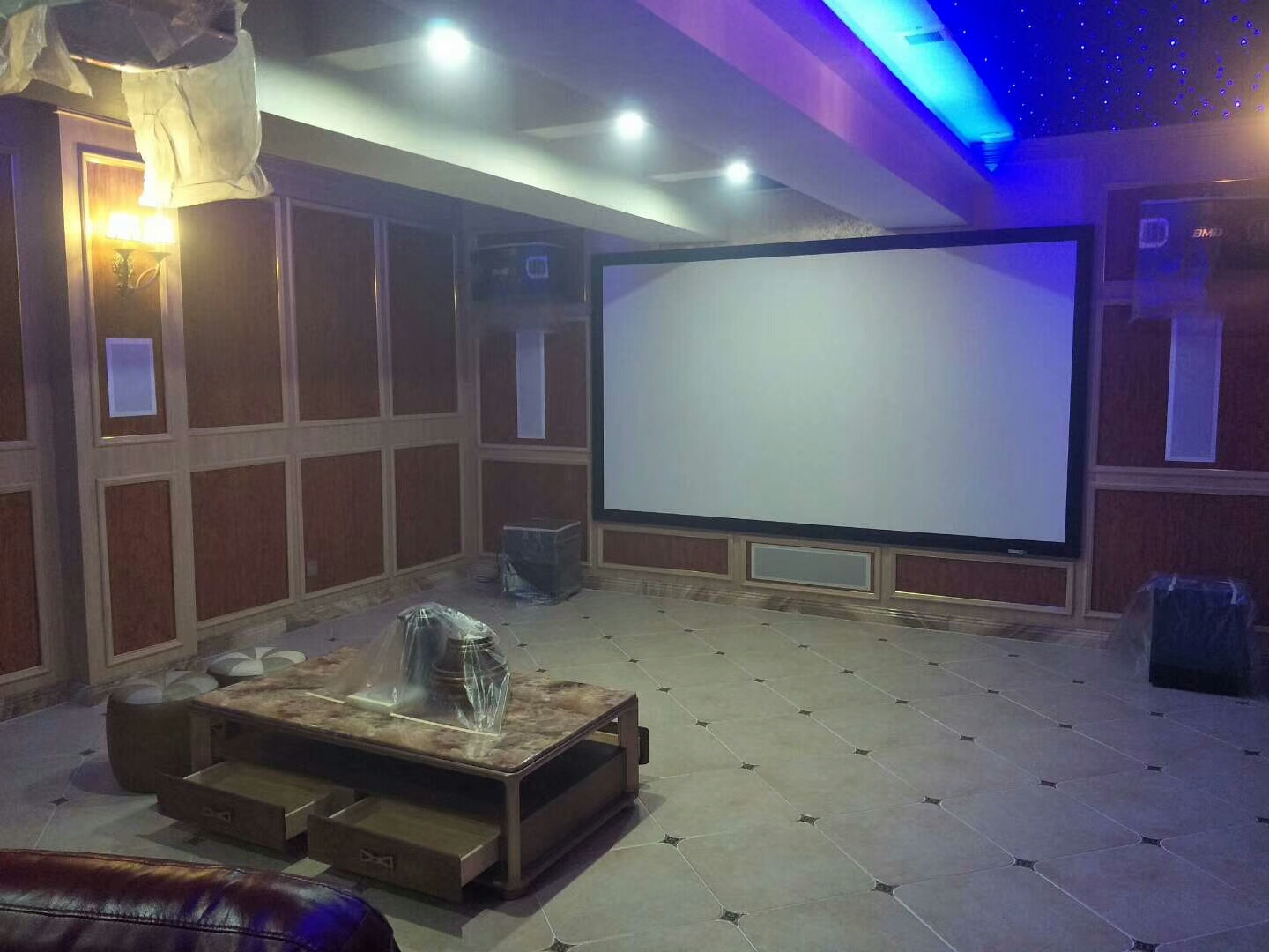 某影視廳室內(nèi)除甲醛