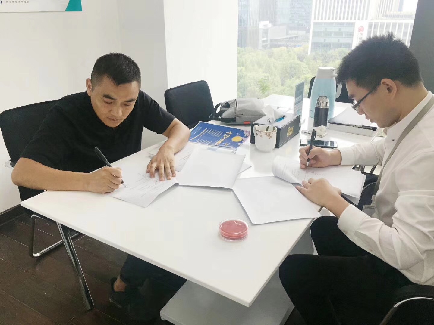 熱烈祝賀夏總簽約創(chuàng)綠家深圳市區(qū)級(jí)代理！