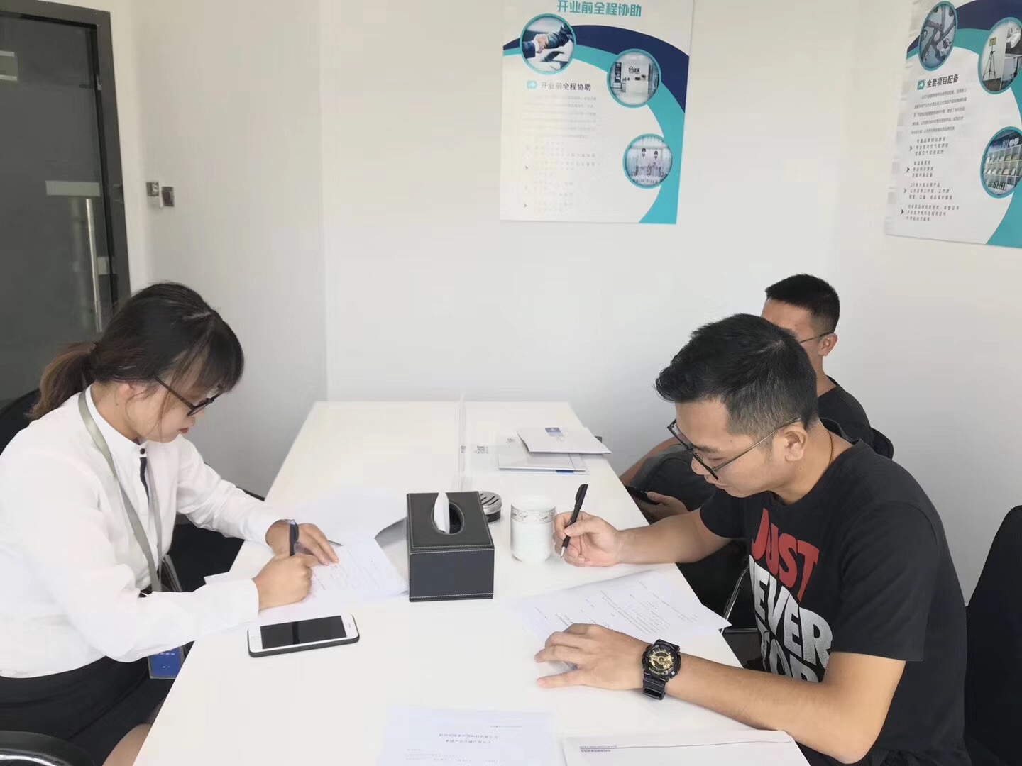 熱烈祝賀劉總簽約創(chuàng)綠家廈門市區(qū)級代理！