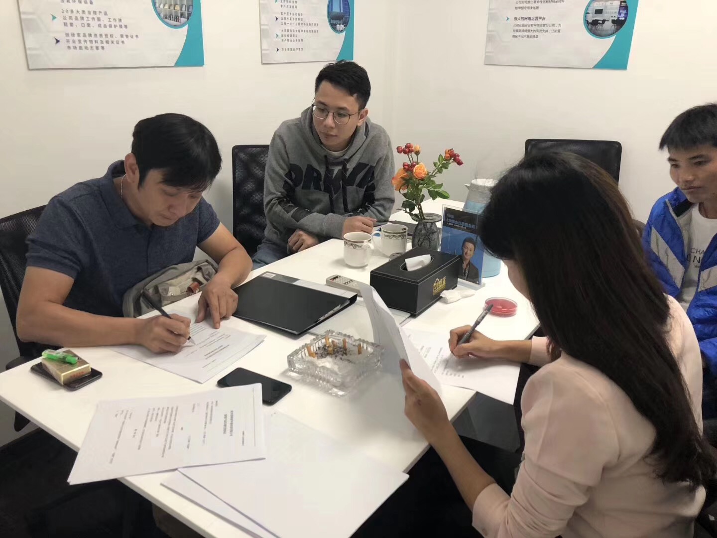 熱烈祝賀何總團(tuán)隊(duì)簽約創(chuàng)綠家佛山市區(qū)級(jí)代理！