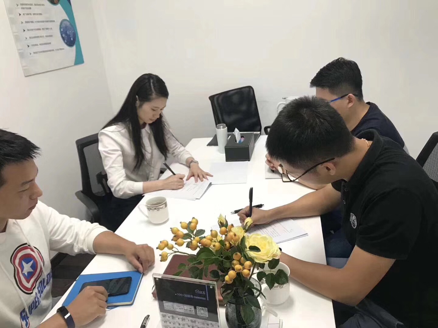 熱烈祝賀嚴(yán)總、黃總、楊總簽約創(chuàng)綠家深圳市區(qū)級(jí)代理！