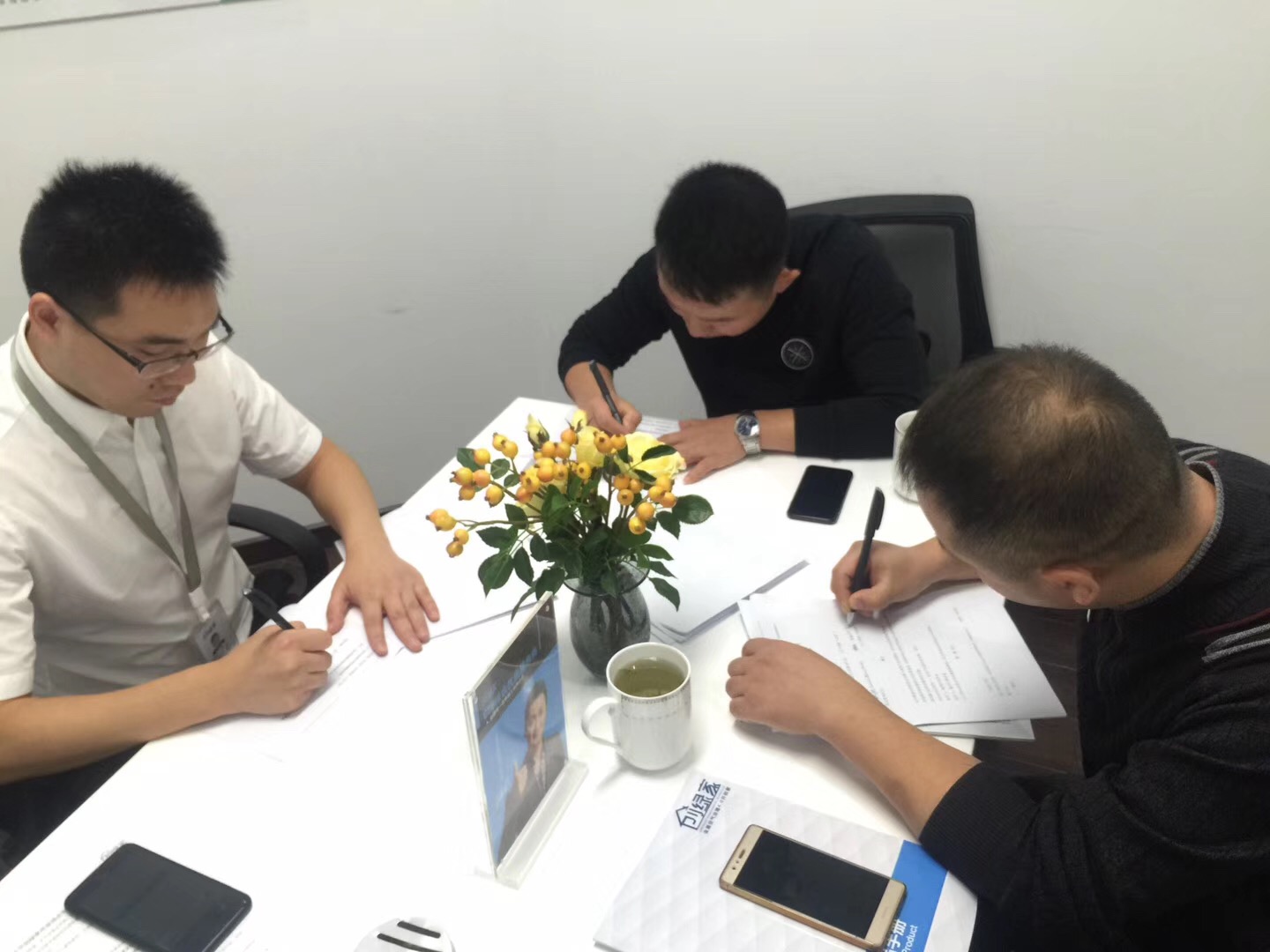 熱烈祝賀張總、程總兄弟簽約創(chuàng)綠家南京市區(qū)級(jí)代理！