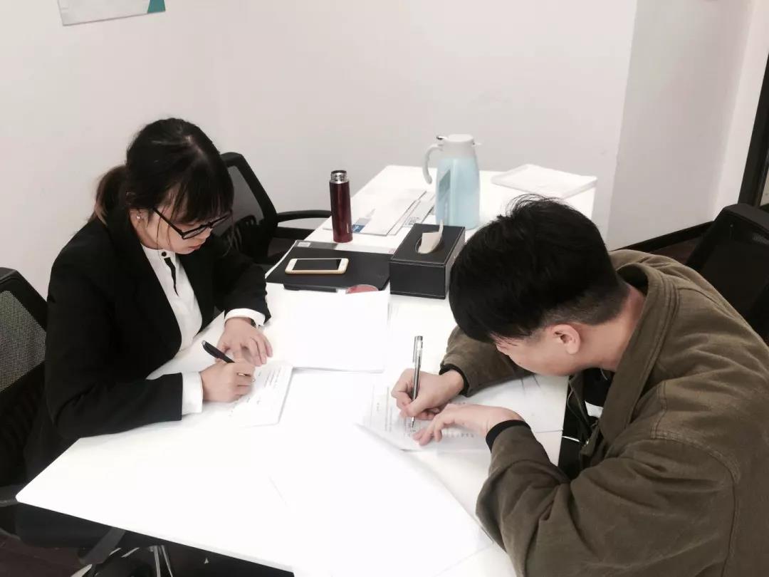 熱烈祝賀夏總簽約創(chuàng)綠家武漢市區(qū)級代理！