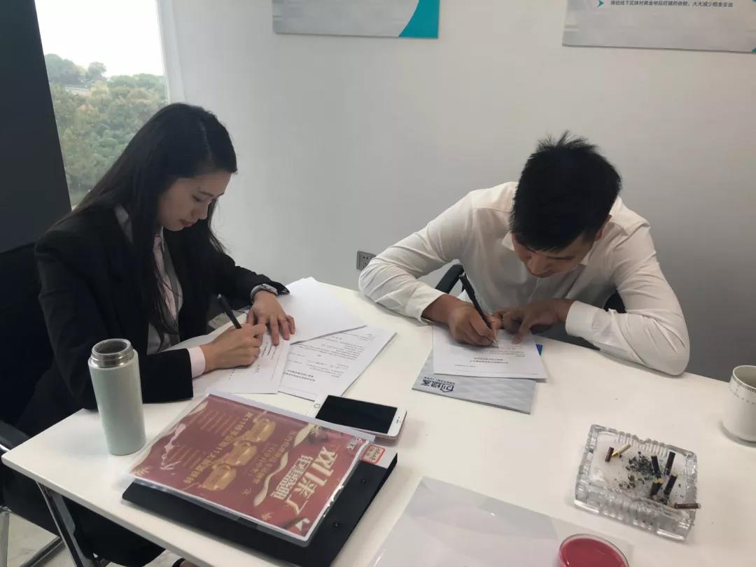 熱烈祝賀陳總、徐總、王總簽約創(chuàng)綠家杭州市區(qū)級(jí)代理！